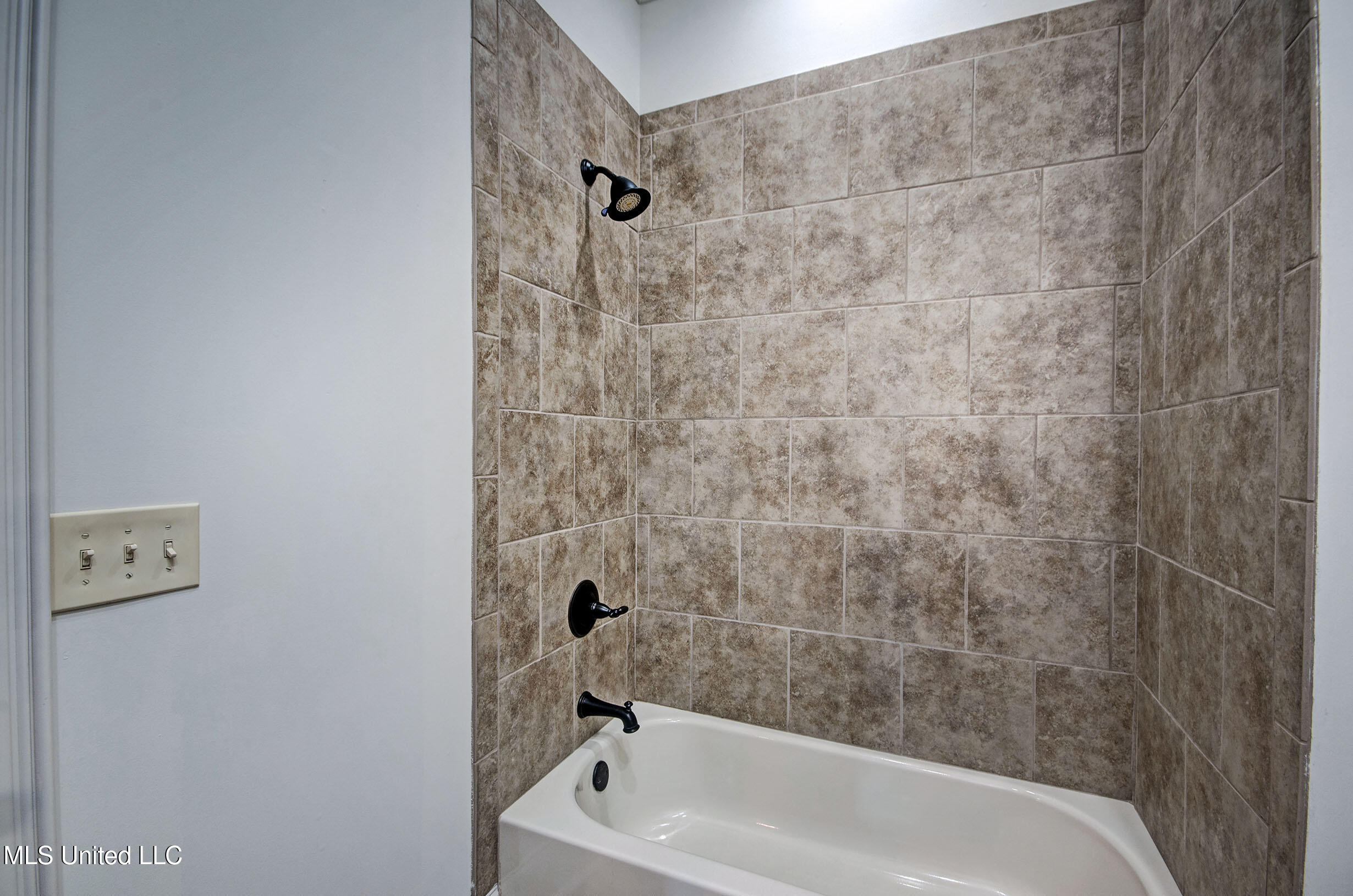 222 Honours Drive Property Photo 33