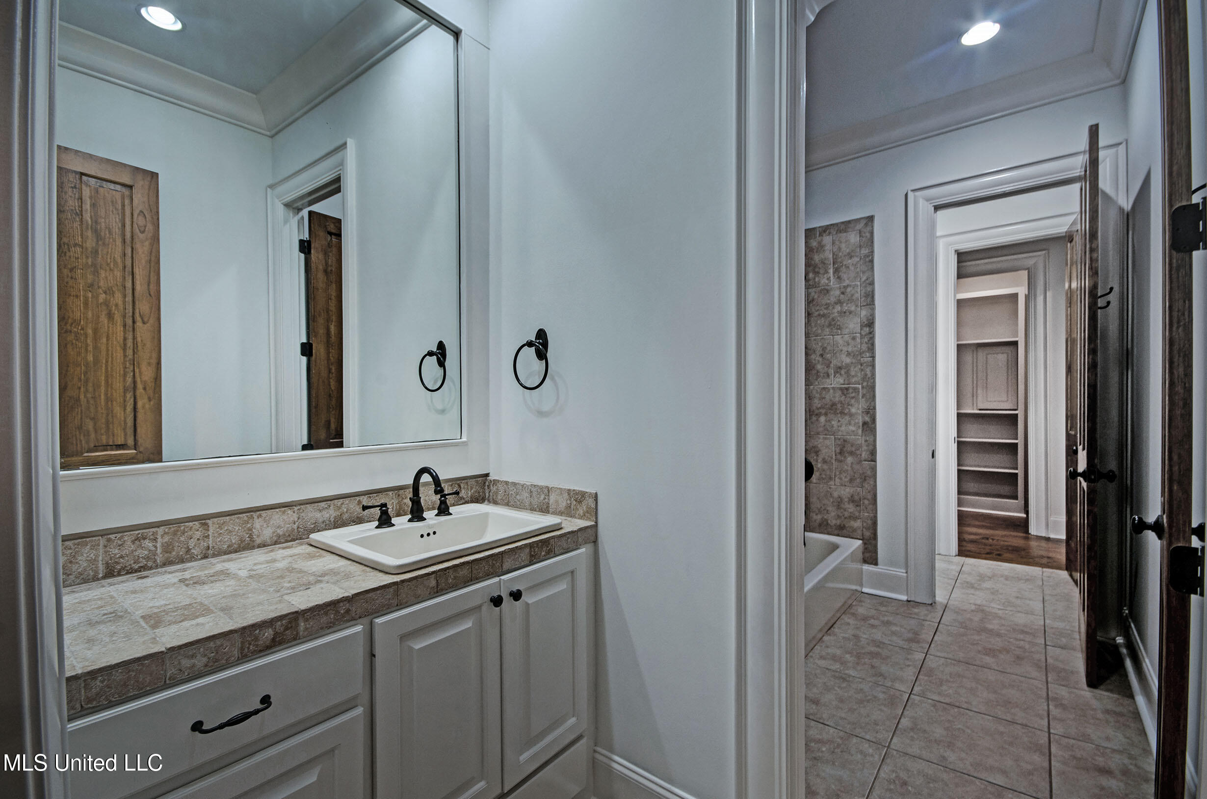 222 Honours Drive Property Photo 38