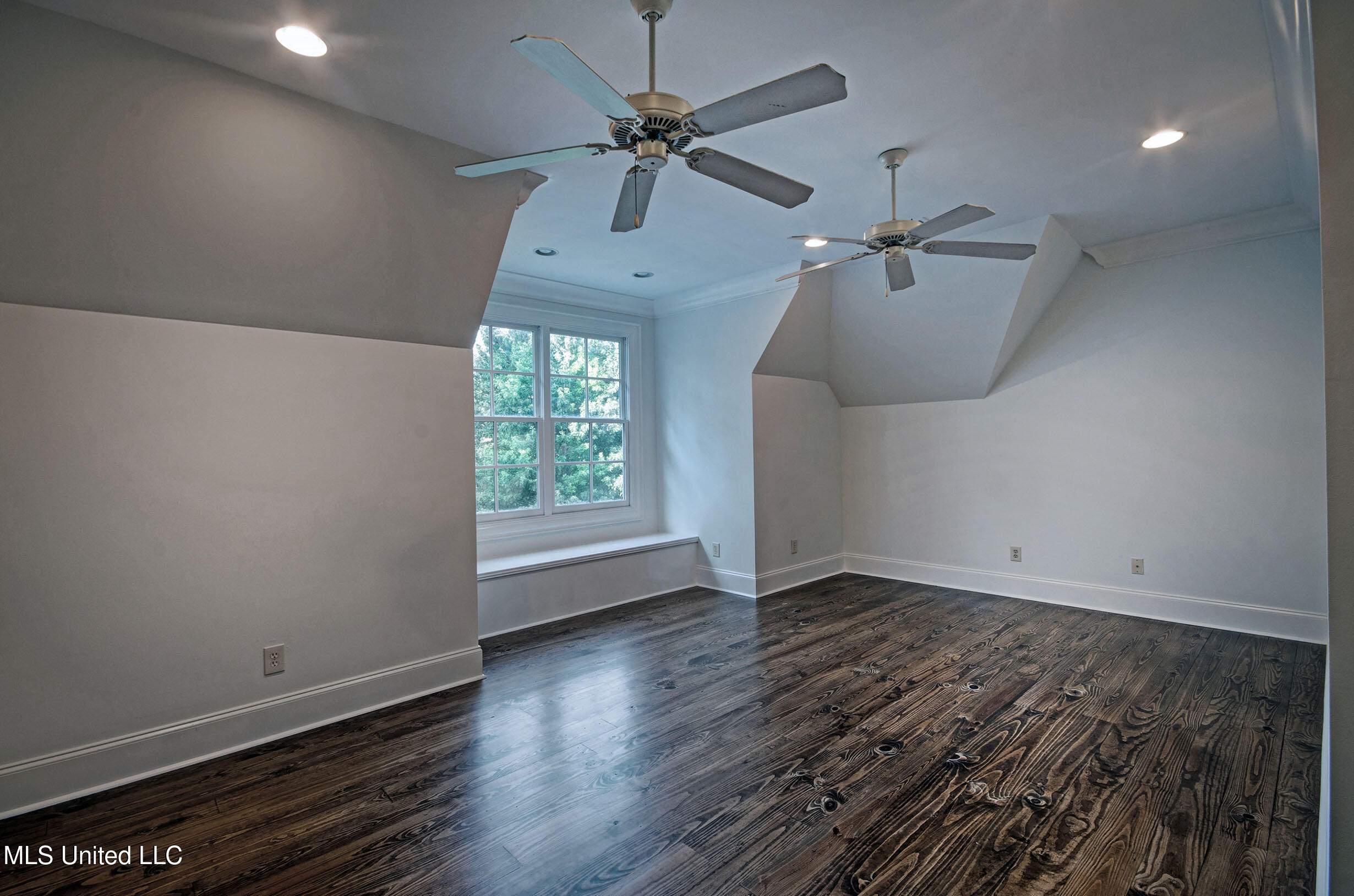 222 Honours Drive Property Photo 44