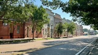 216 W Jackson Street Property Photo 2