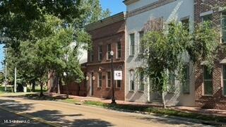 216 W Jackson Street Property Photo 3