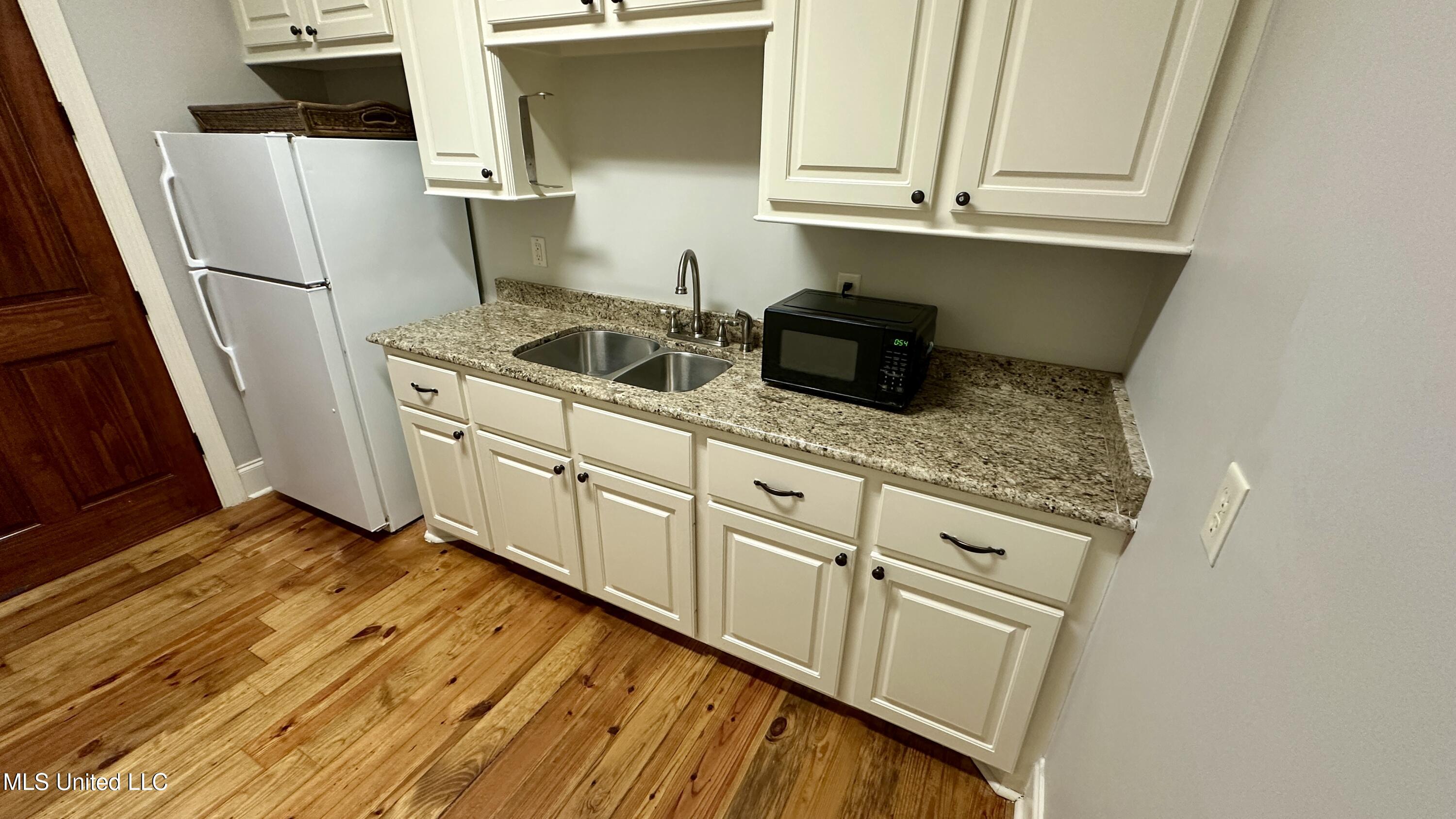 216 W Jackson Street Property Photo 7