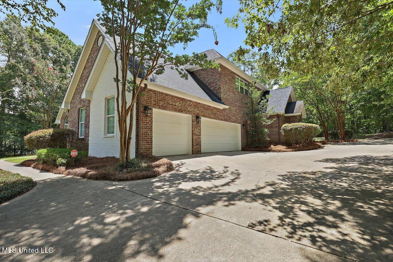 1106 Pointe Cove Property Photo 4
