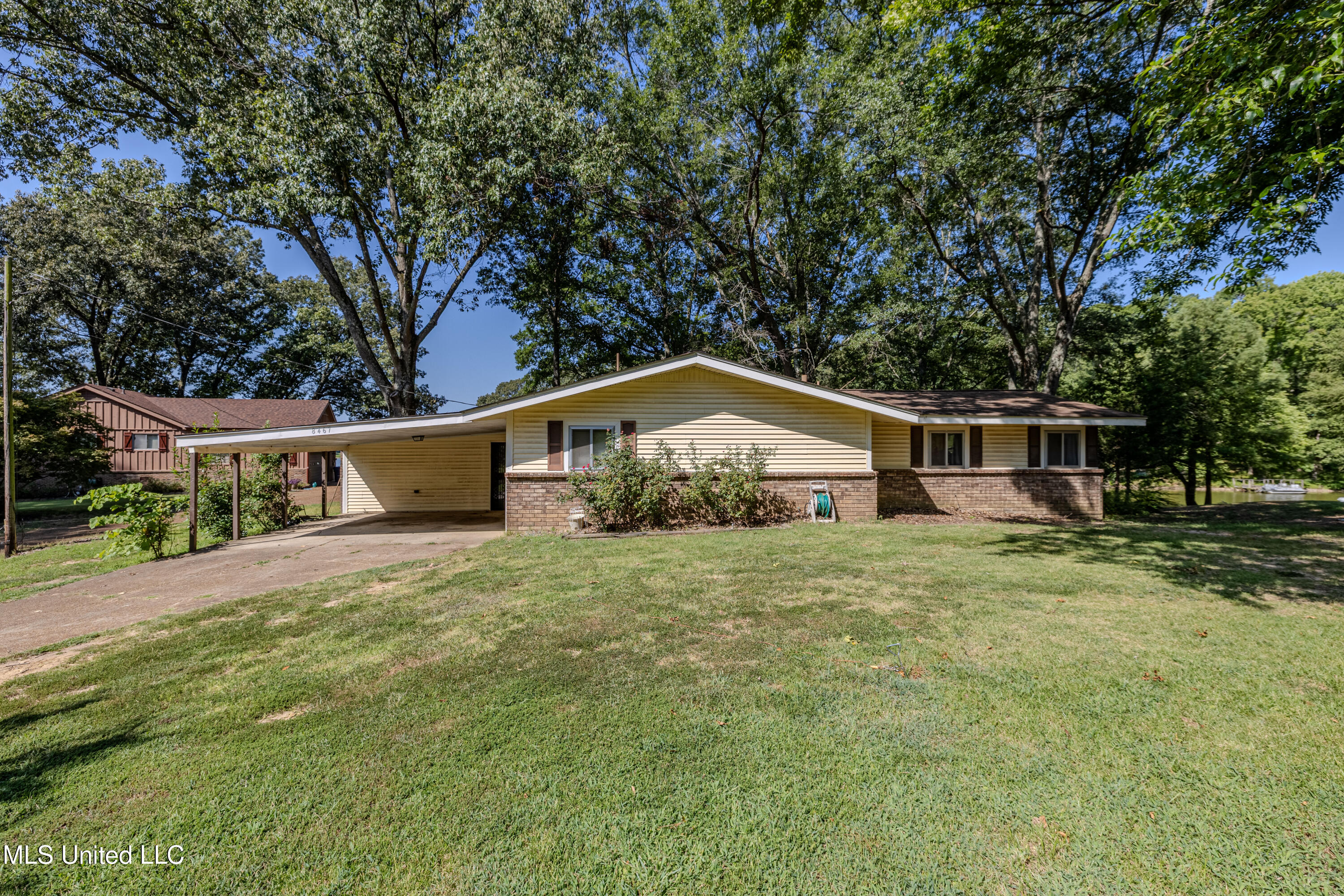 8467 Crazy Horse Cove Property Photo 1