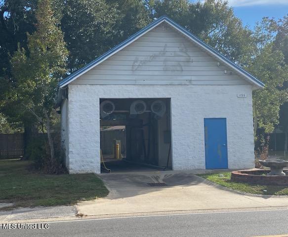 1728 Ingalls Avenue Property Photo 1