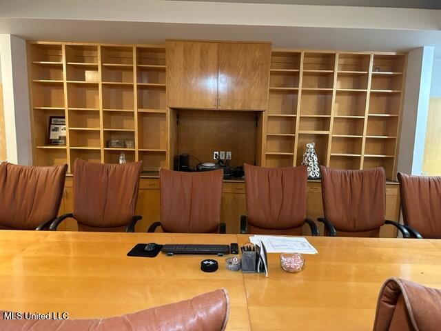 3036 Longfellow Drive Property Photo 9