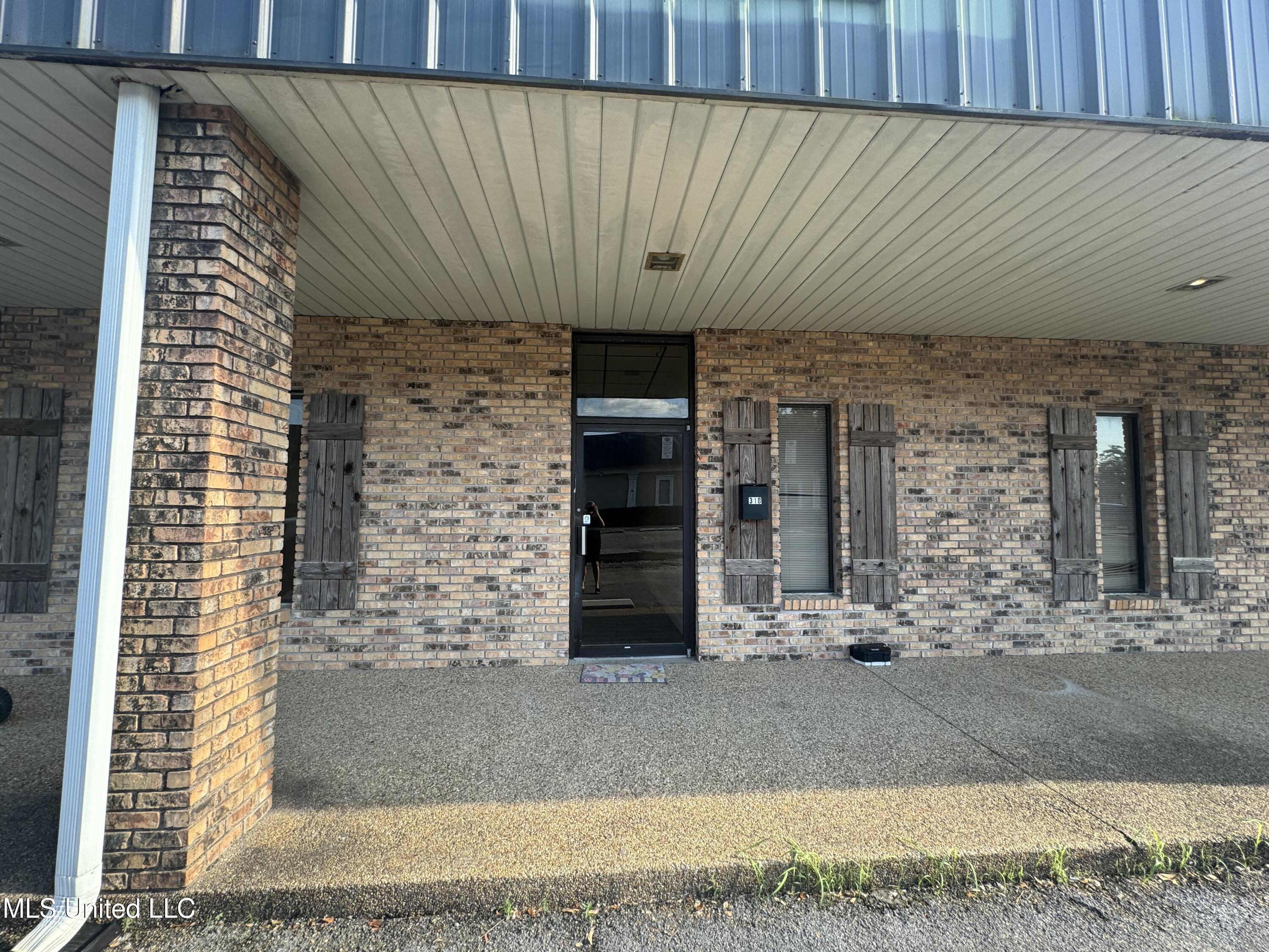 318 Courthouse Road Property Photo 1