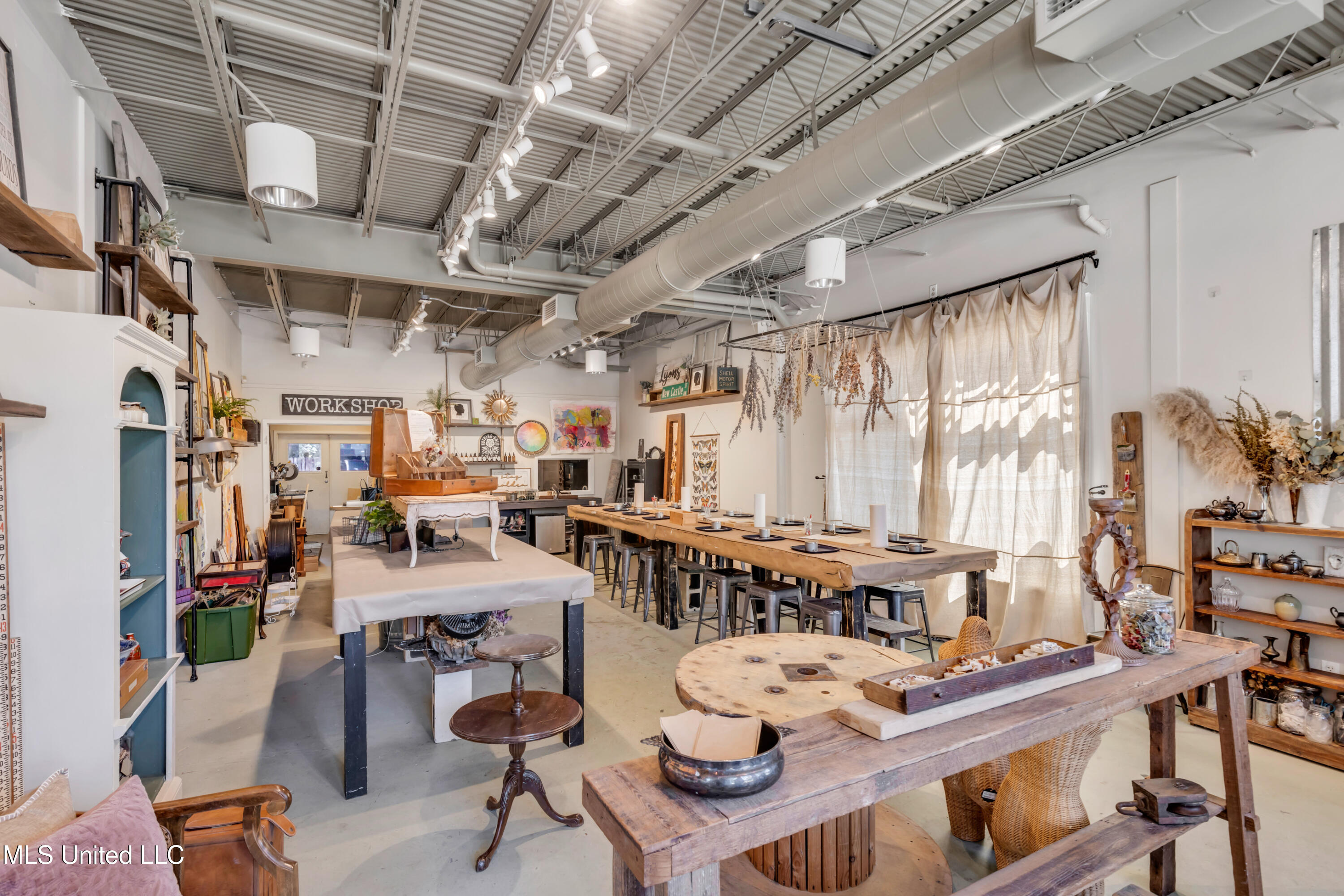 1304-06 Government Street Property Photo 11