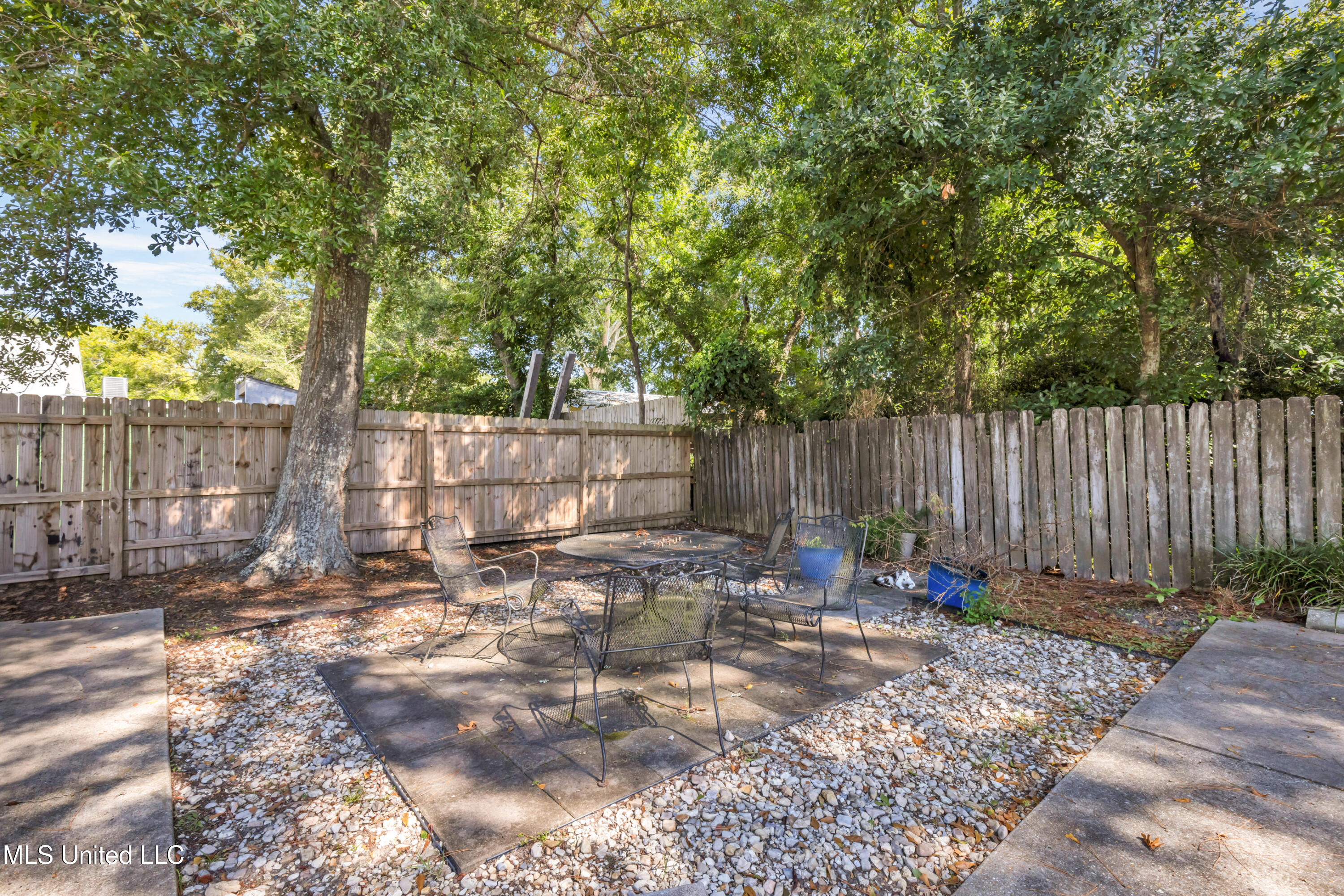 1304-06 Government Street Property Photo 20