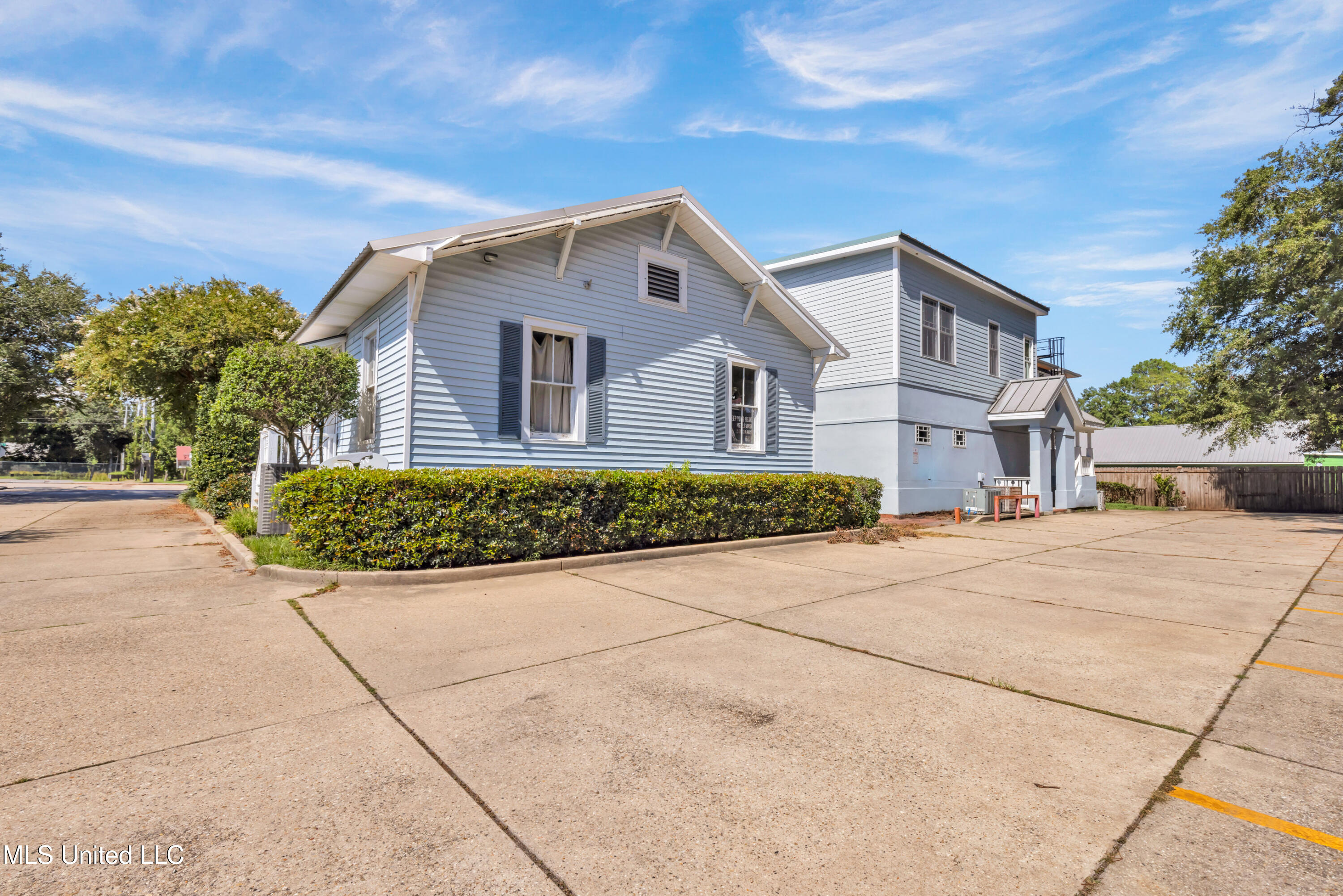 1304-06 Government Street Property Photo 23