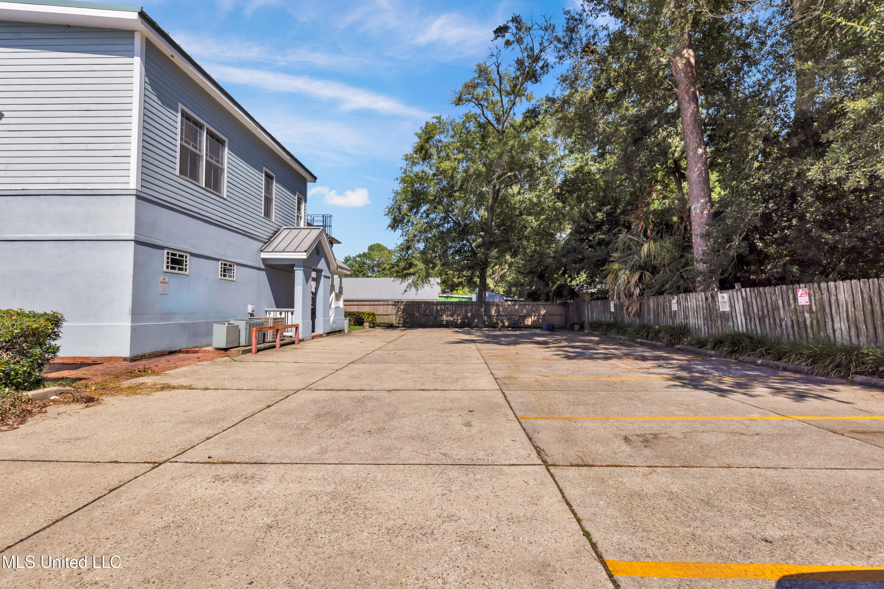 1304-06 Government Street Property Photo 24