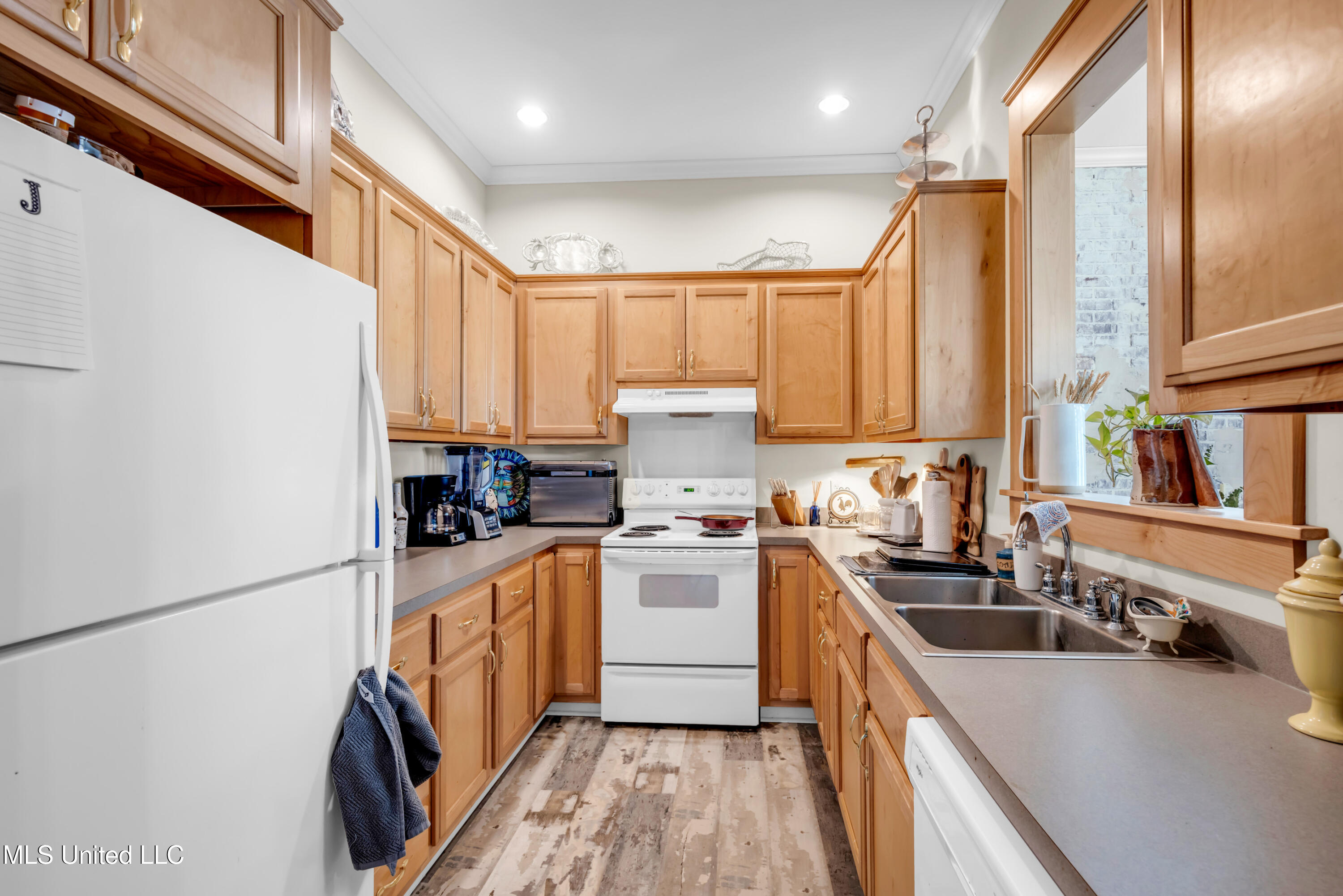 1304-06 Government Street Property Photo 32