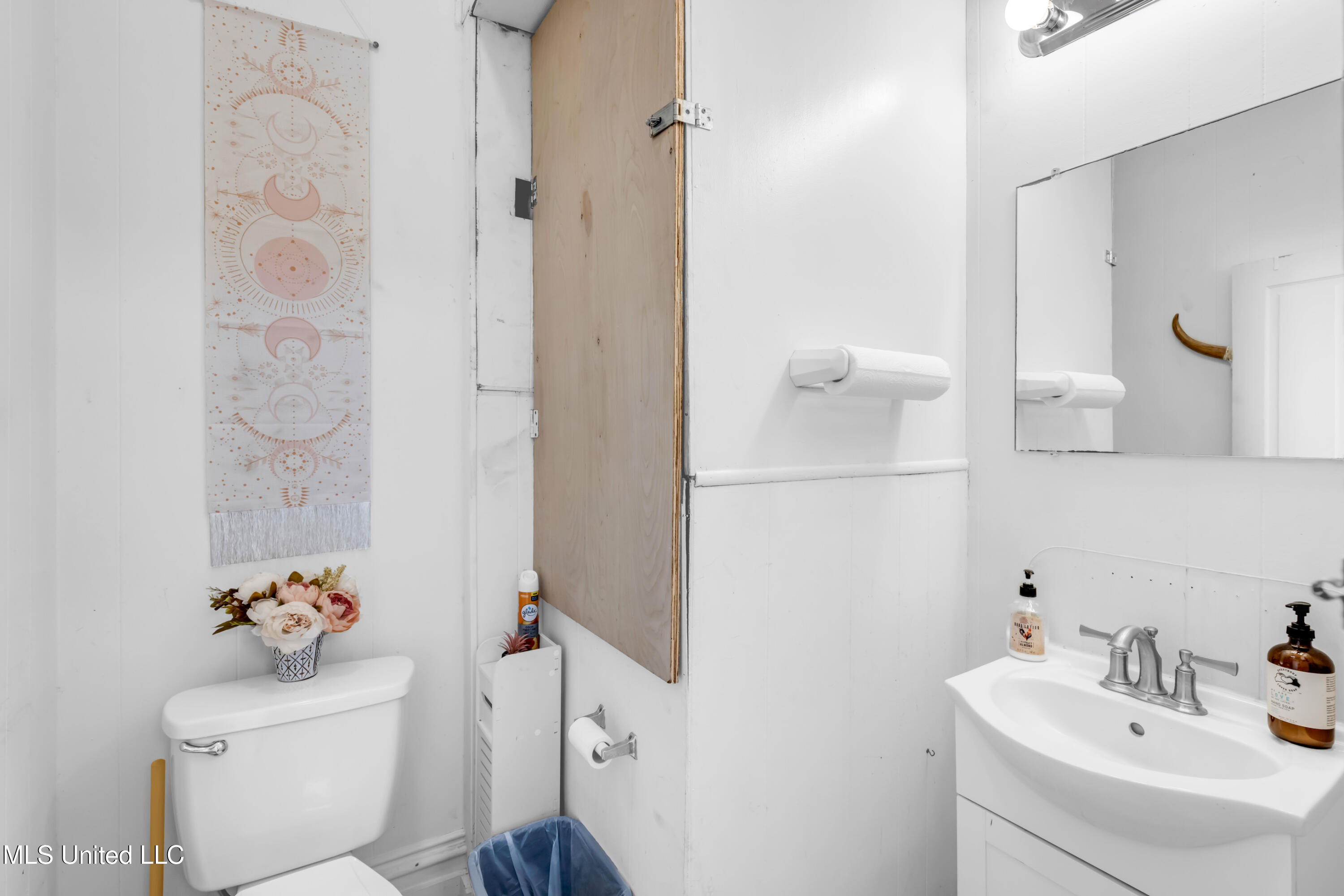 1304-06 Government Street Property Photo 112