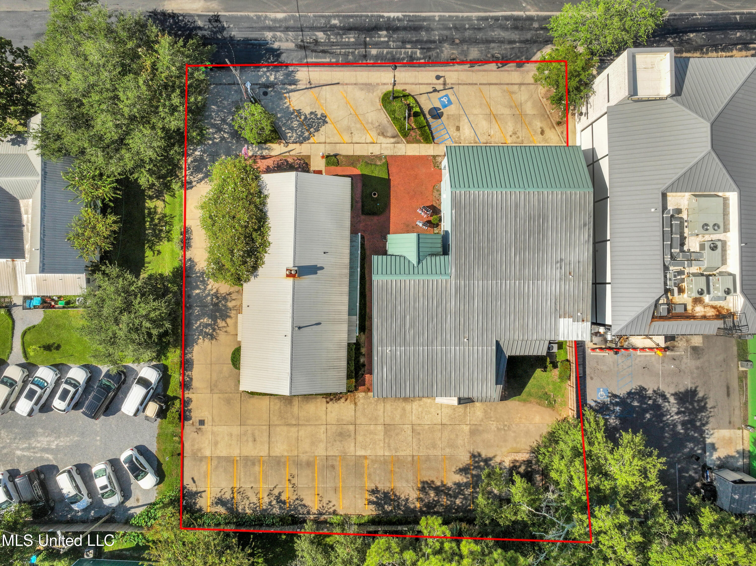 1304-06 Government Street Property Photo 123