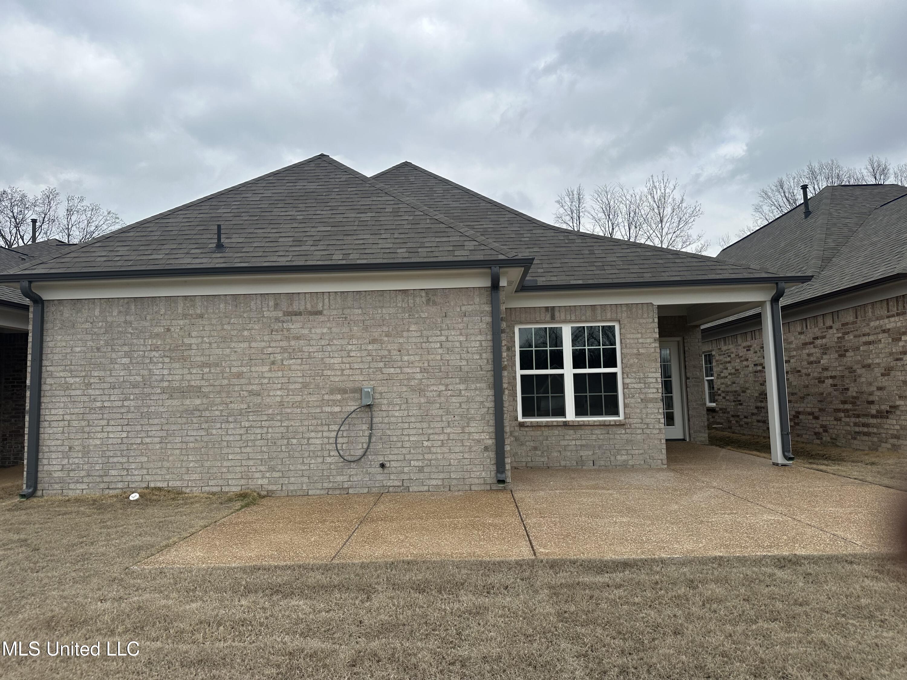 335 Flower Garden Drive Property Photo 2