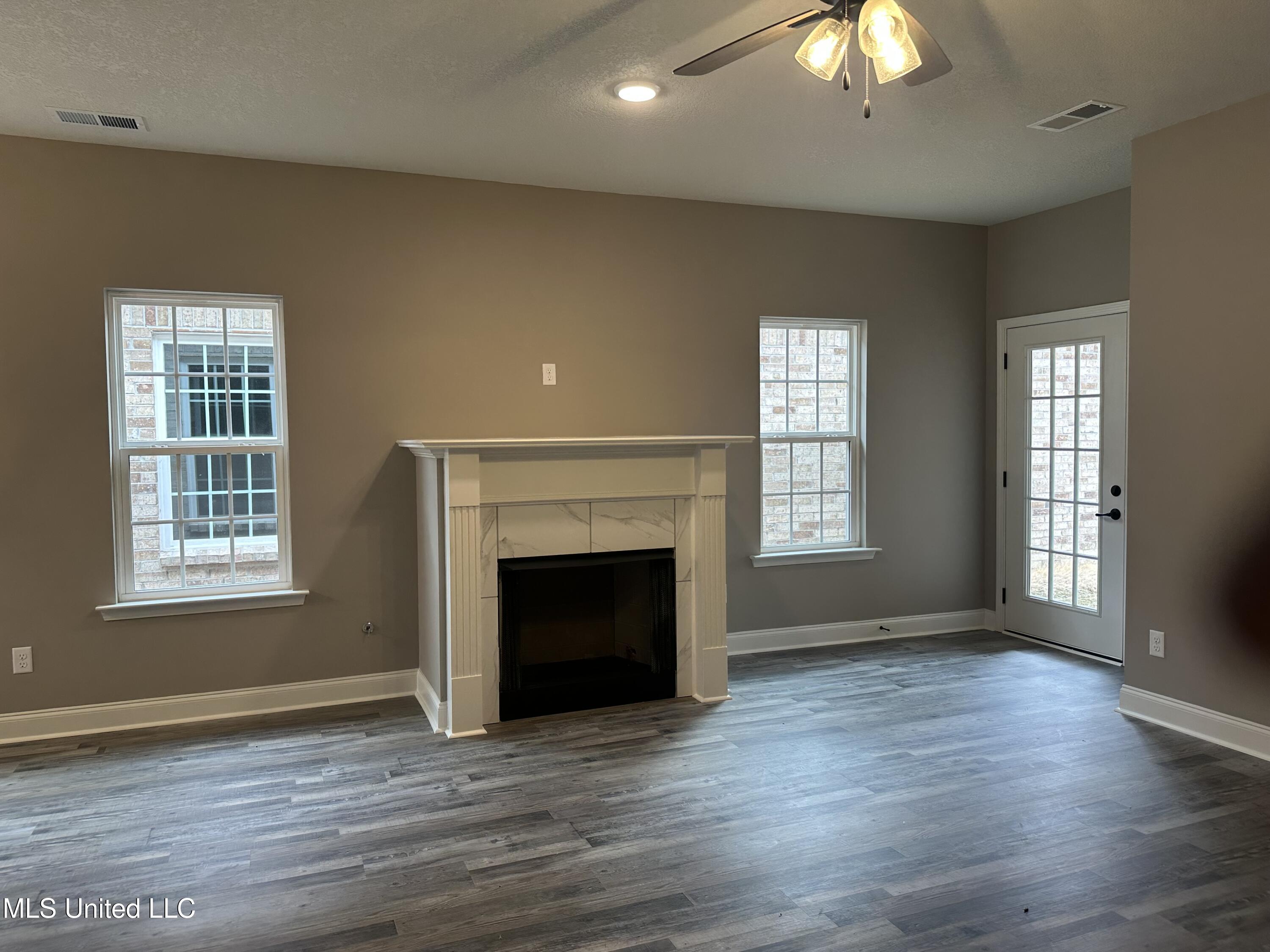 335 Flower Garden Drive Property Photo 4