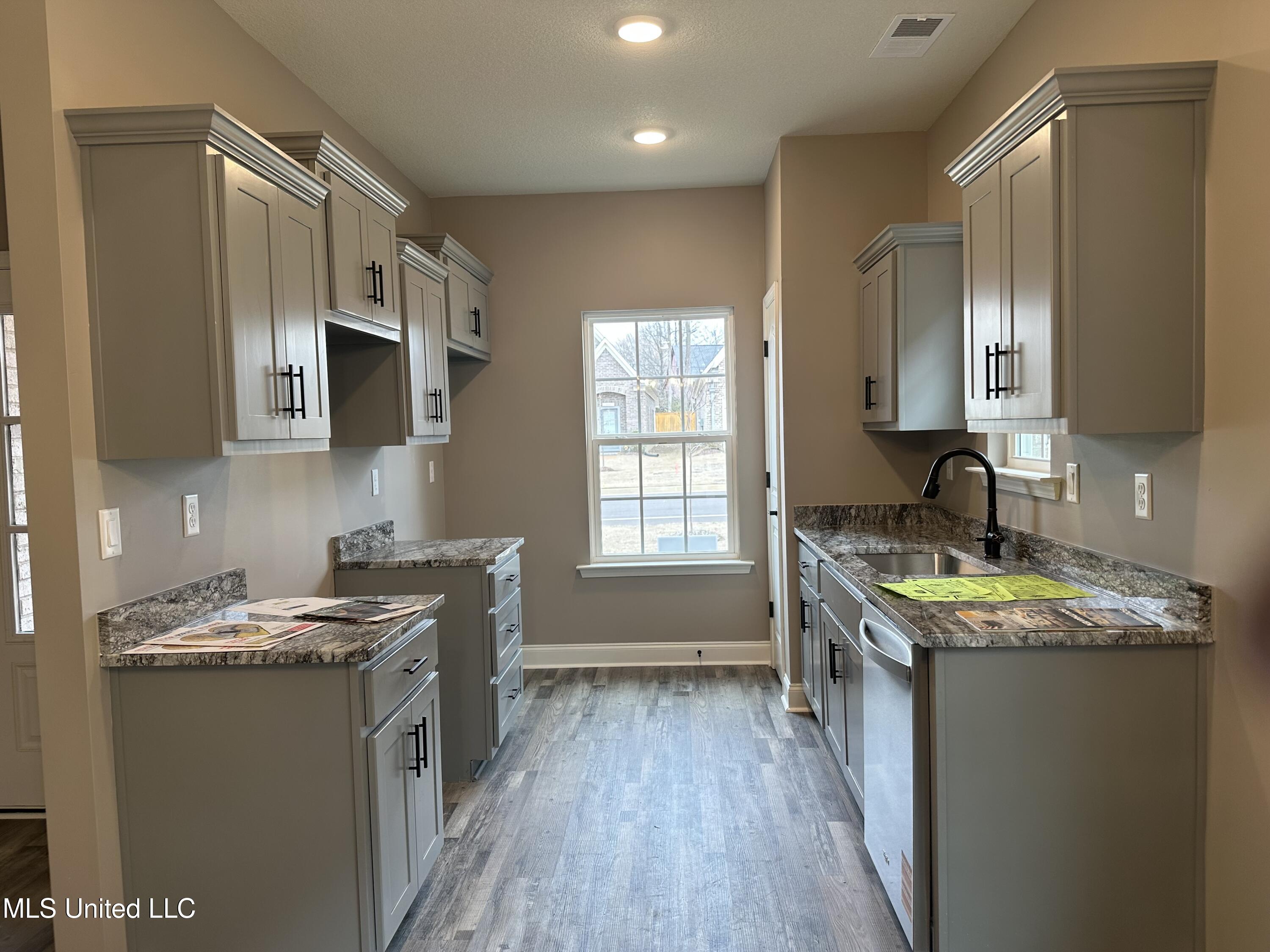 335 Flower Garden Drive Property Photo 6