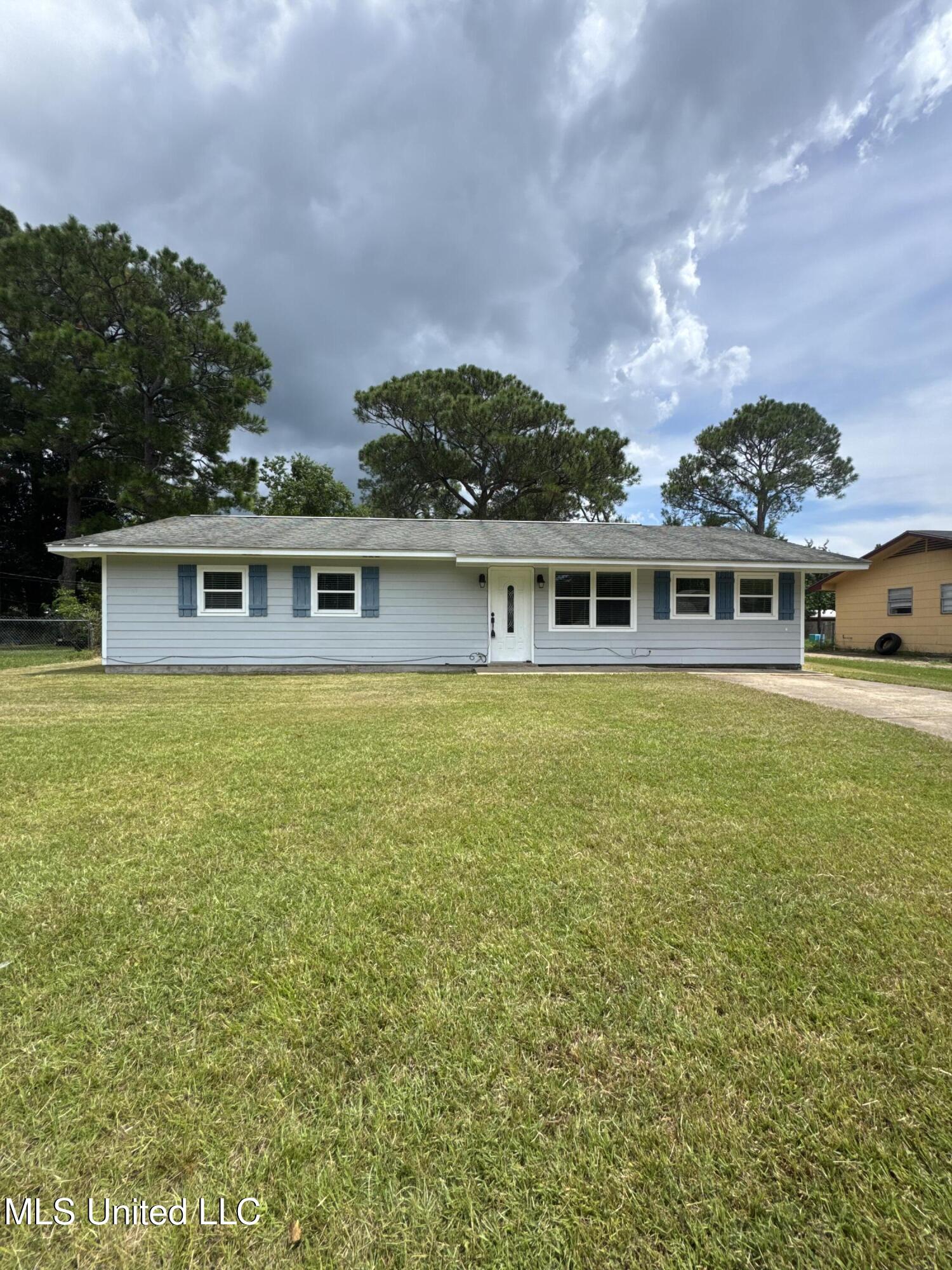 6608 Columbus Circle Property Photo 1