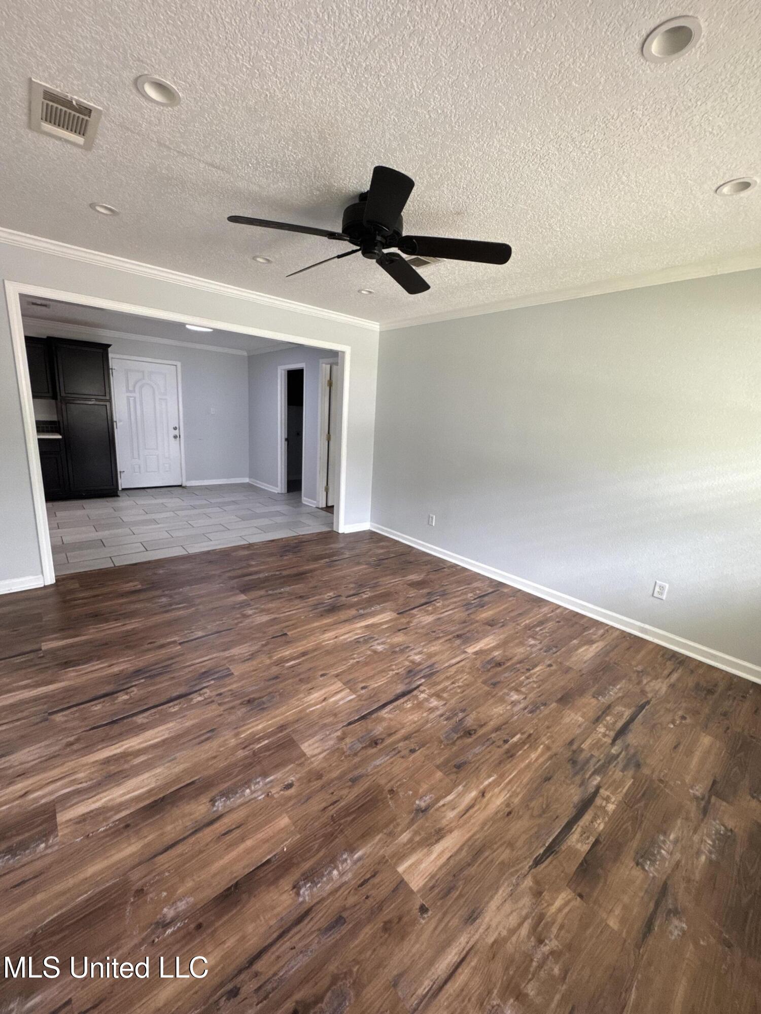 6608 Columbus Circle Property Photo 2