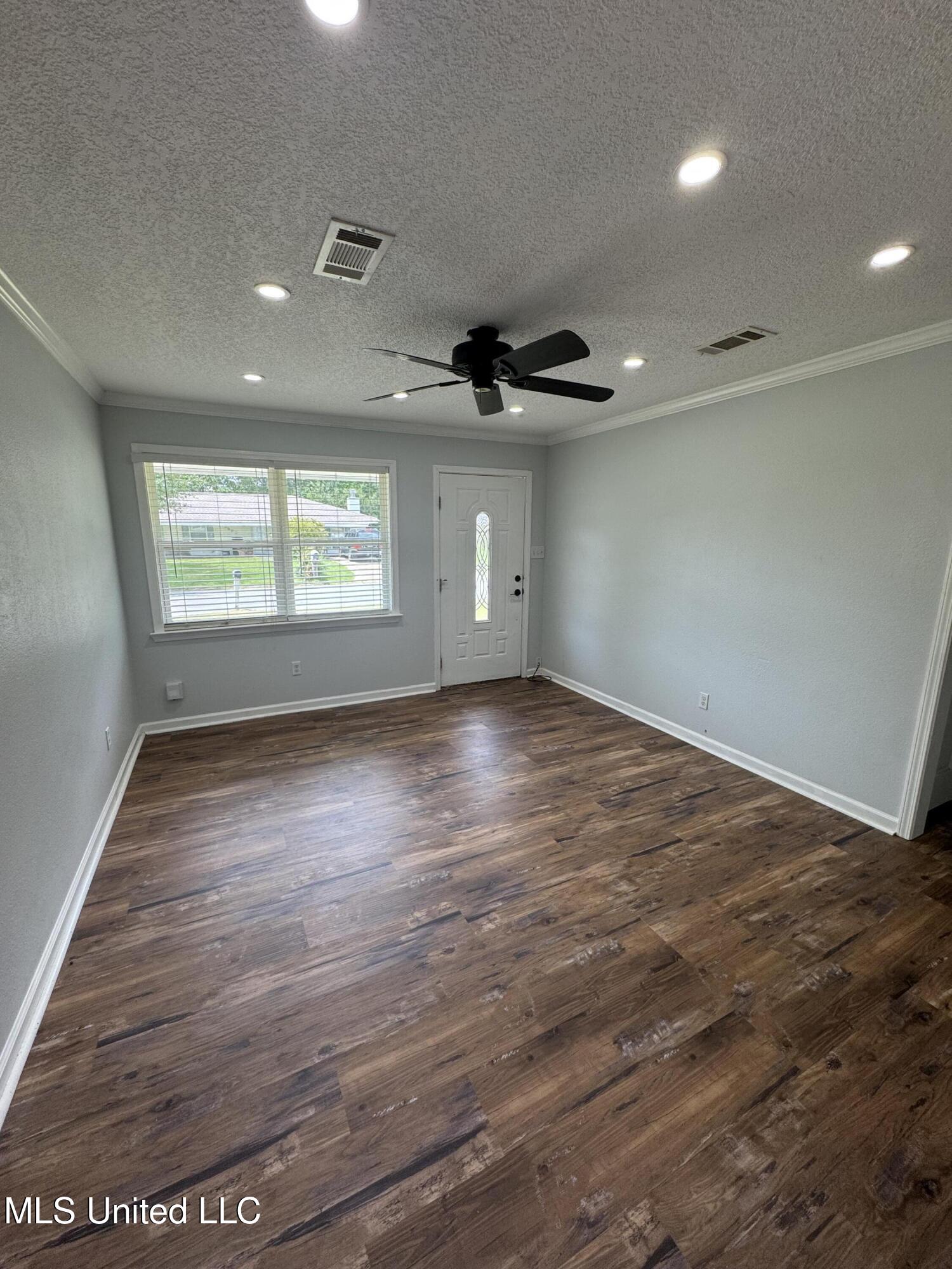 6608 Columbus Circle Property Photo 3