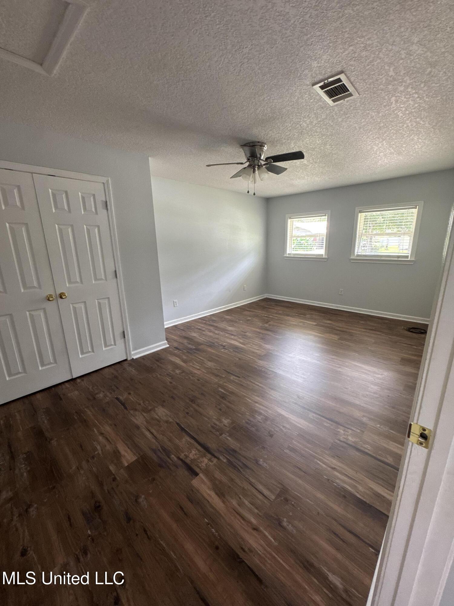 6608 Columbus Circle Property Photo 6