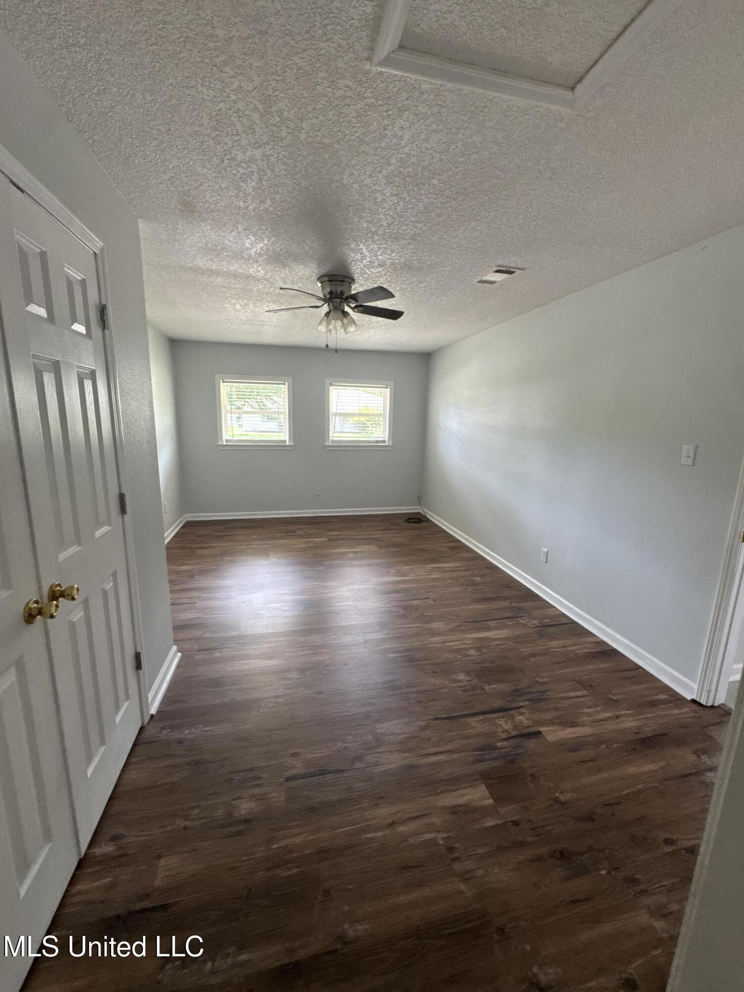 6608 Columbus Circle Property Photo 7