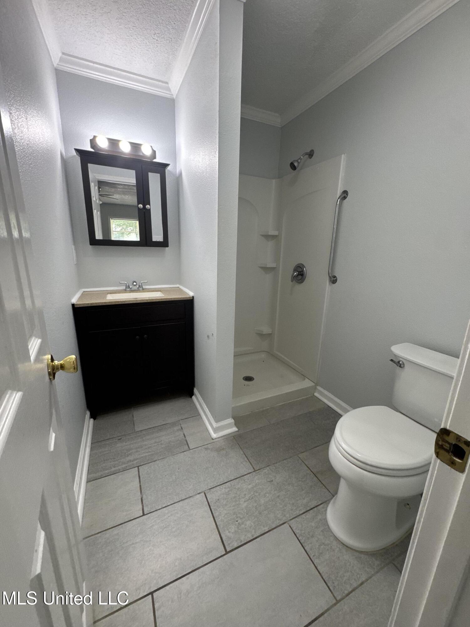 6608 Columbus Circle Property Photo 8