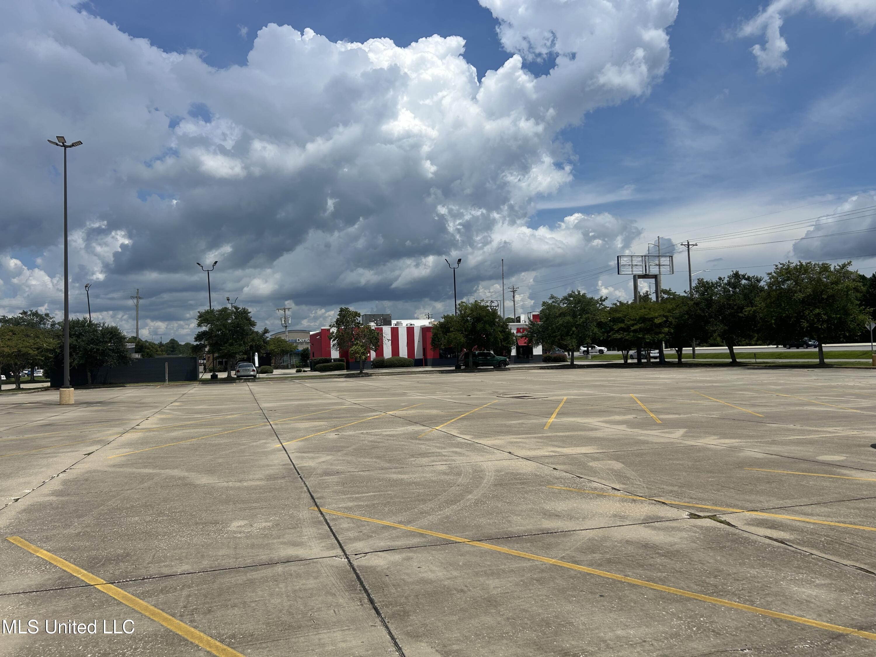 3943 Denny Avenue Property Photo 3