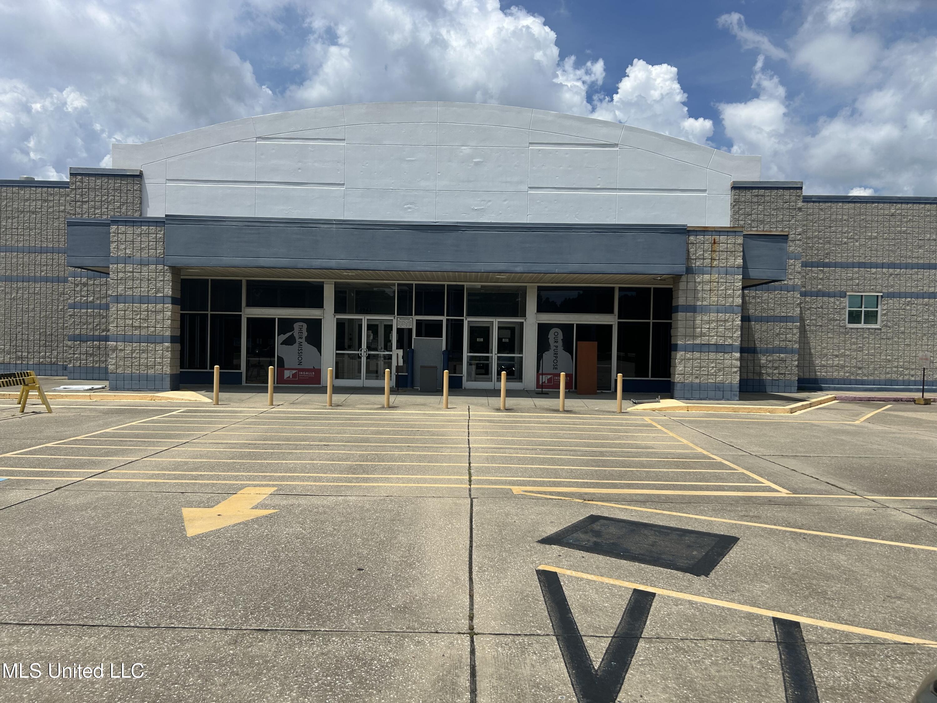 3943 Denny Avenue Property Photo 11