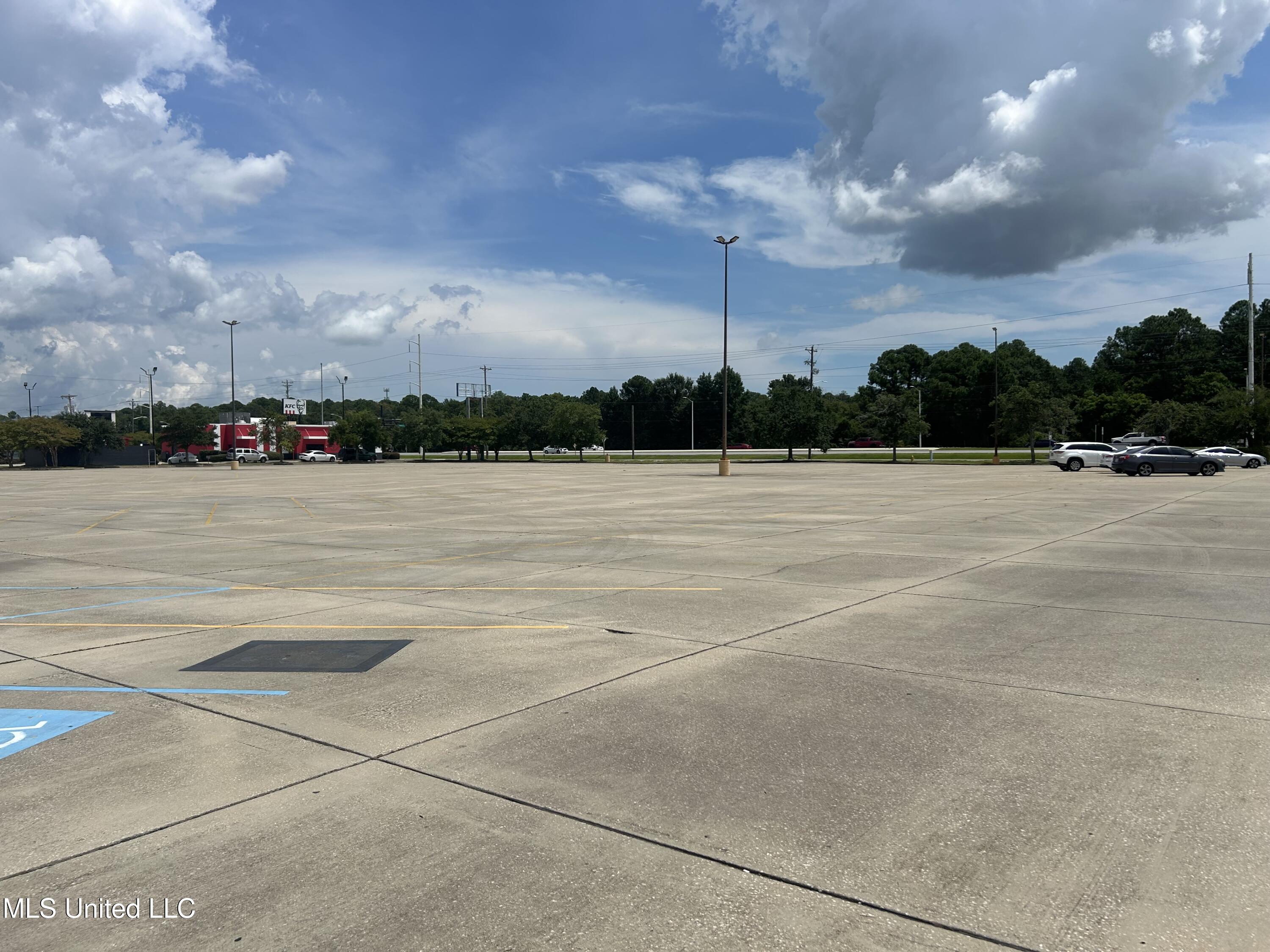 3943 Denny Avenue Property Photo 13