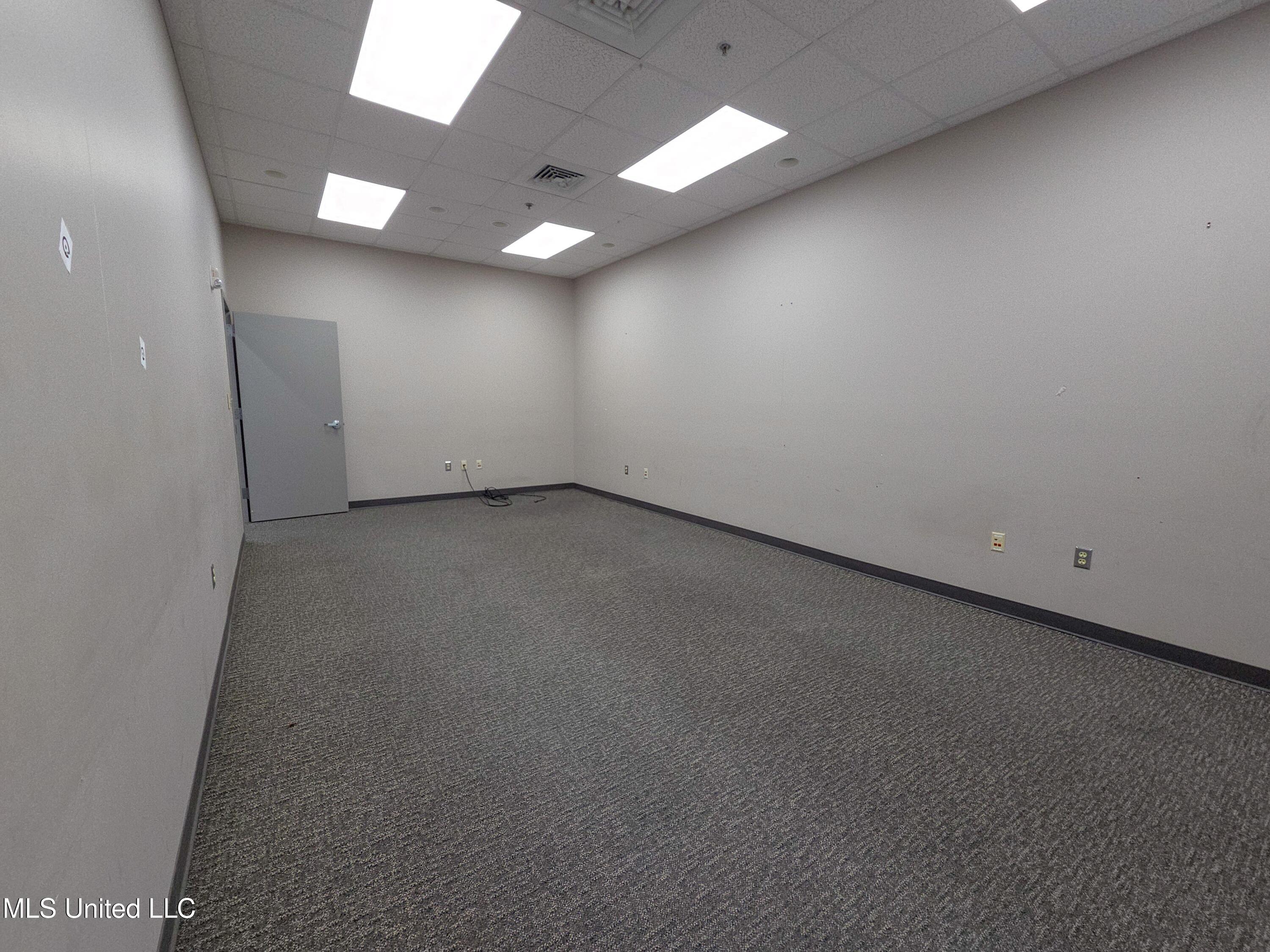 3943 Denny Avenue Property Photo 18