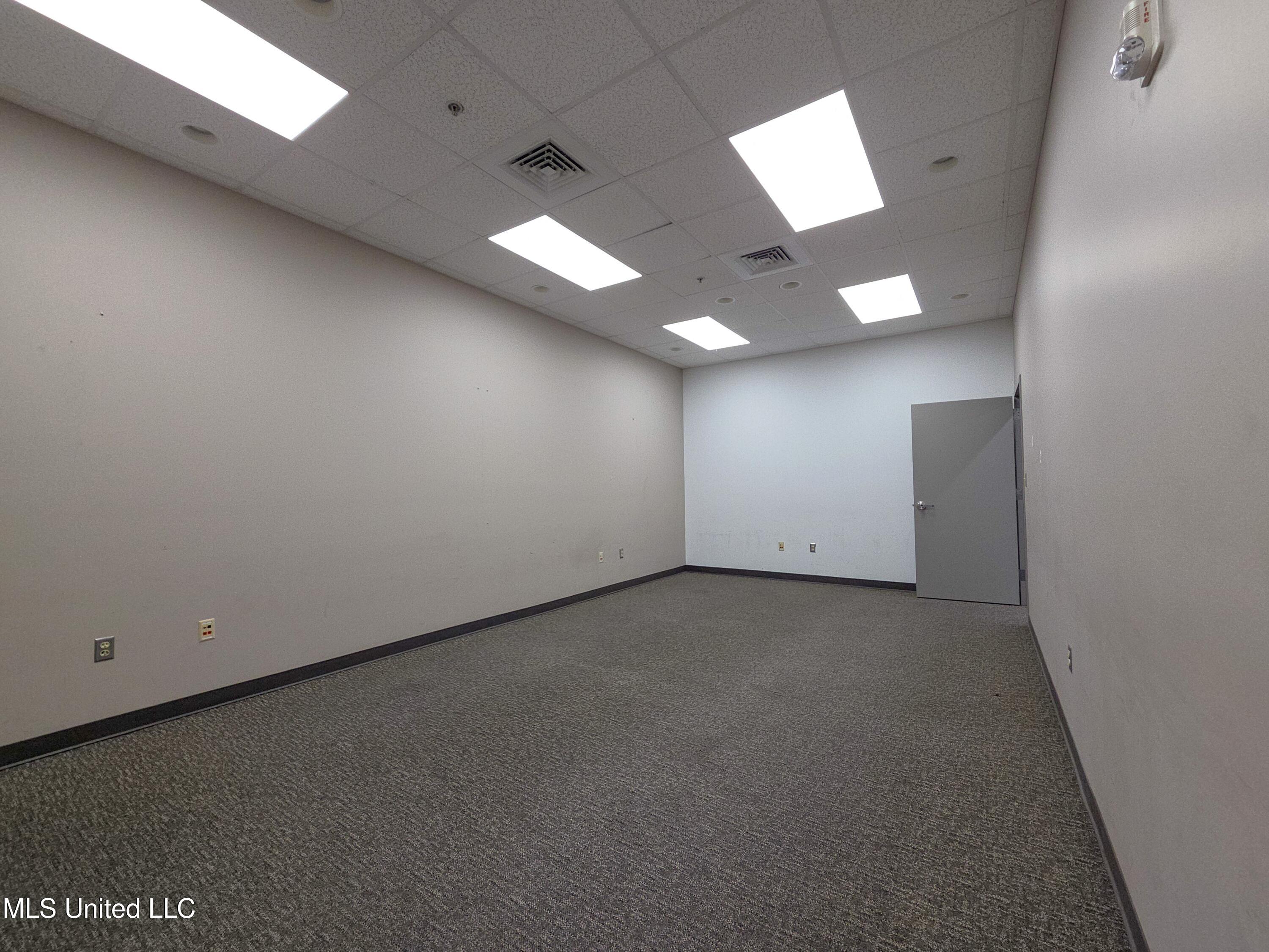 3943 Denny Avenue Property Photo 19