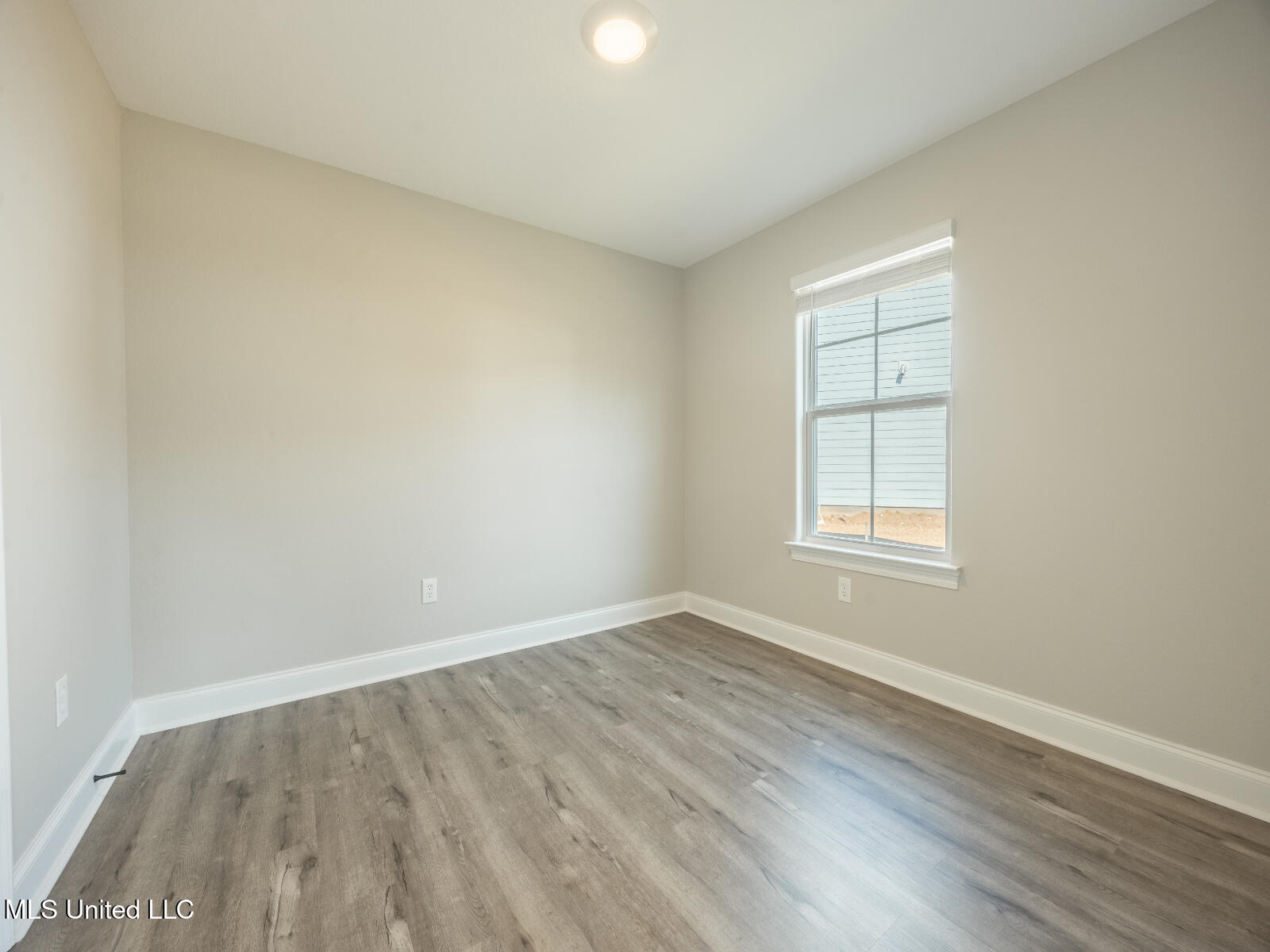 6359 Jennifer Cove Property Photo 5