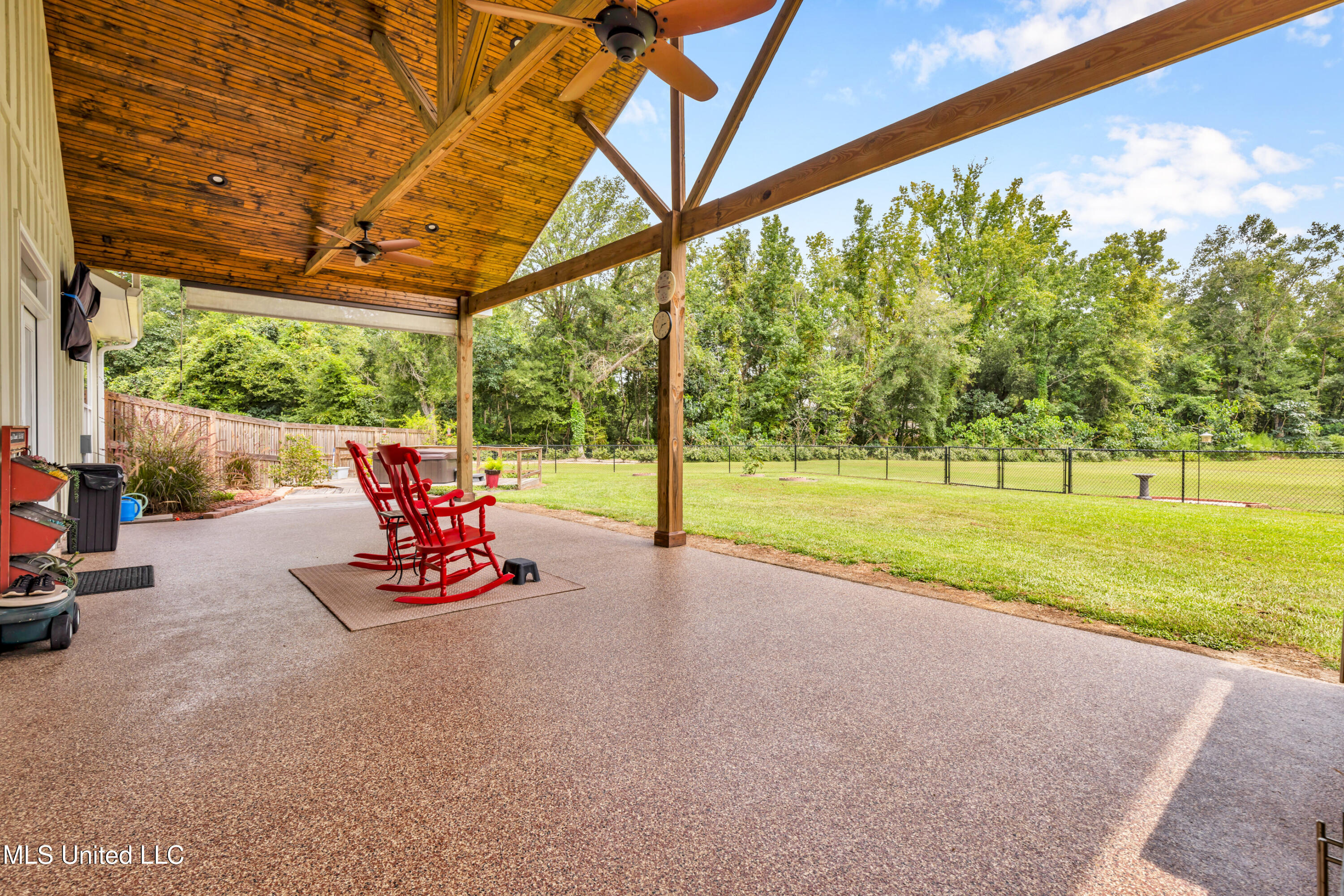 7 Bridge View Property Photo 4