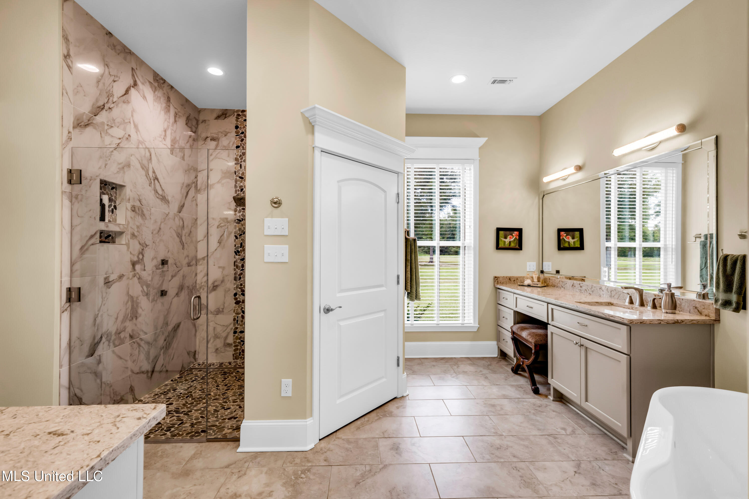 7 Bridge View Property Photo 53