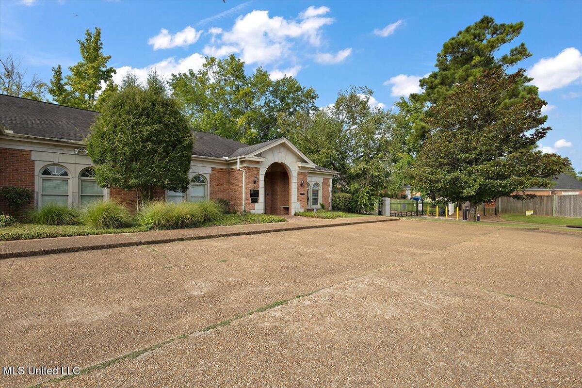 395 Edgewood Terrace Drive Drive Property Photo 2