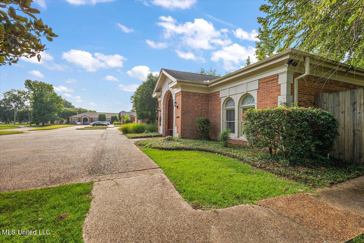 395 Edgewood Terrace Drive Drive Property Photo 3