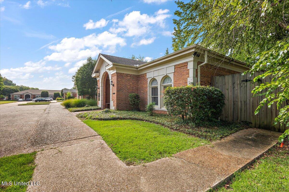 395 Edgewood Terrace Drive Drive Property Photo 4