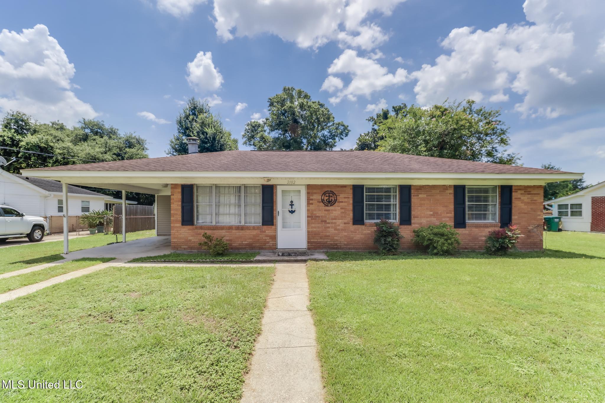 2182 Collins Boulevard Property Photo 1