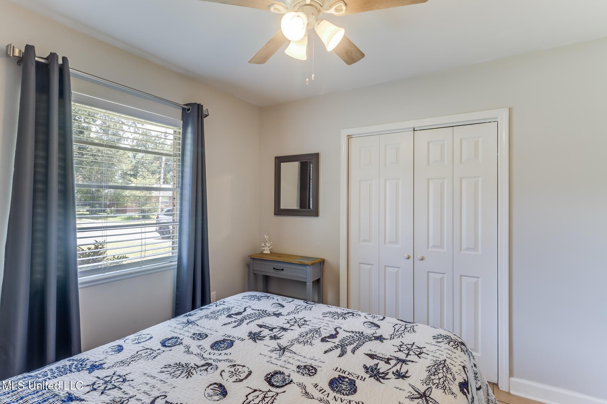 2182 Collins Boulevard Property Photo 14