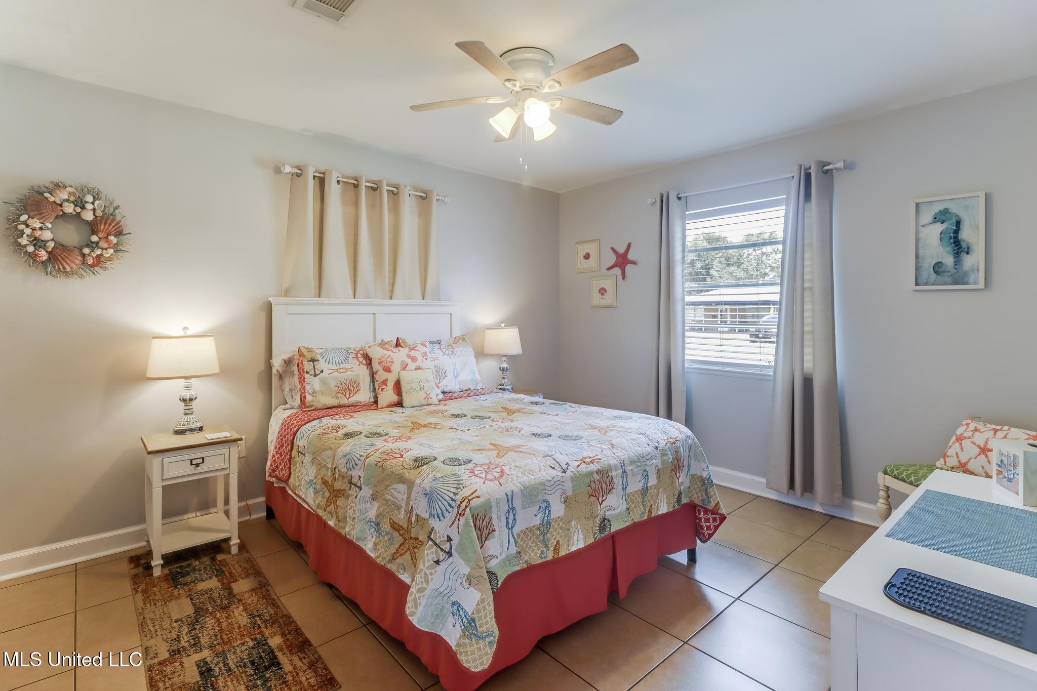 2182 Collins Boulevard Property Photo 15