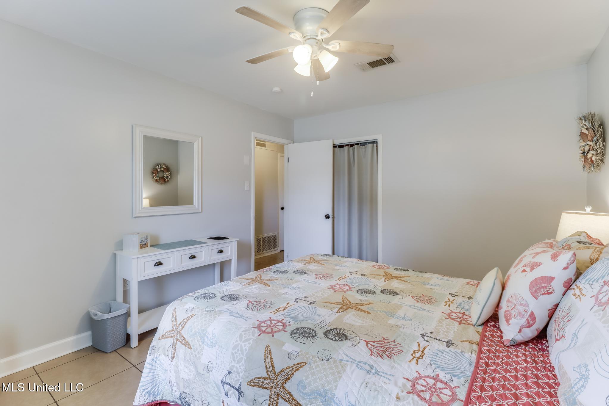 2182 Collins Boulevard Property Photo 16