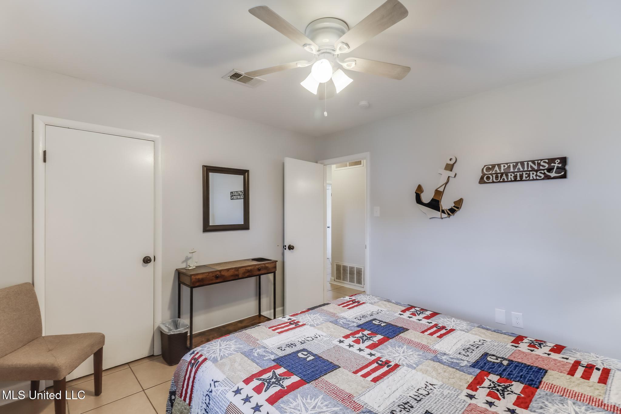 2182 Collins Boulevard Property Photo 19