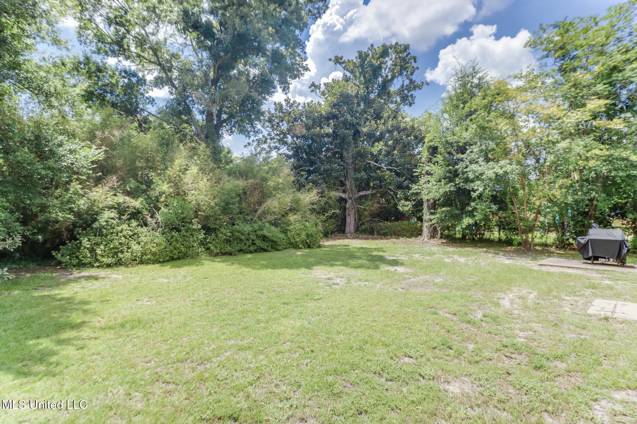 2182 Collins Boulevard Property Photo 23