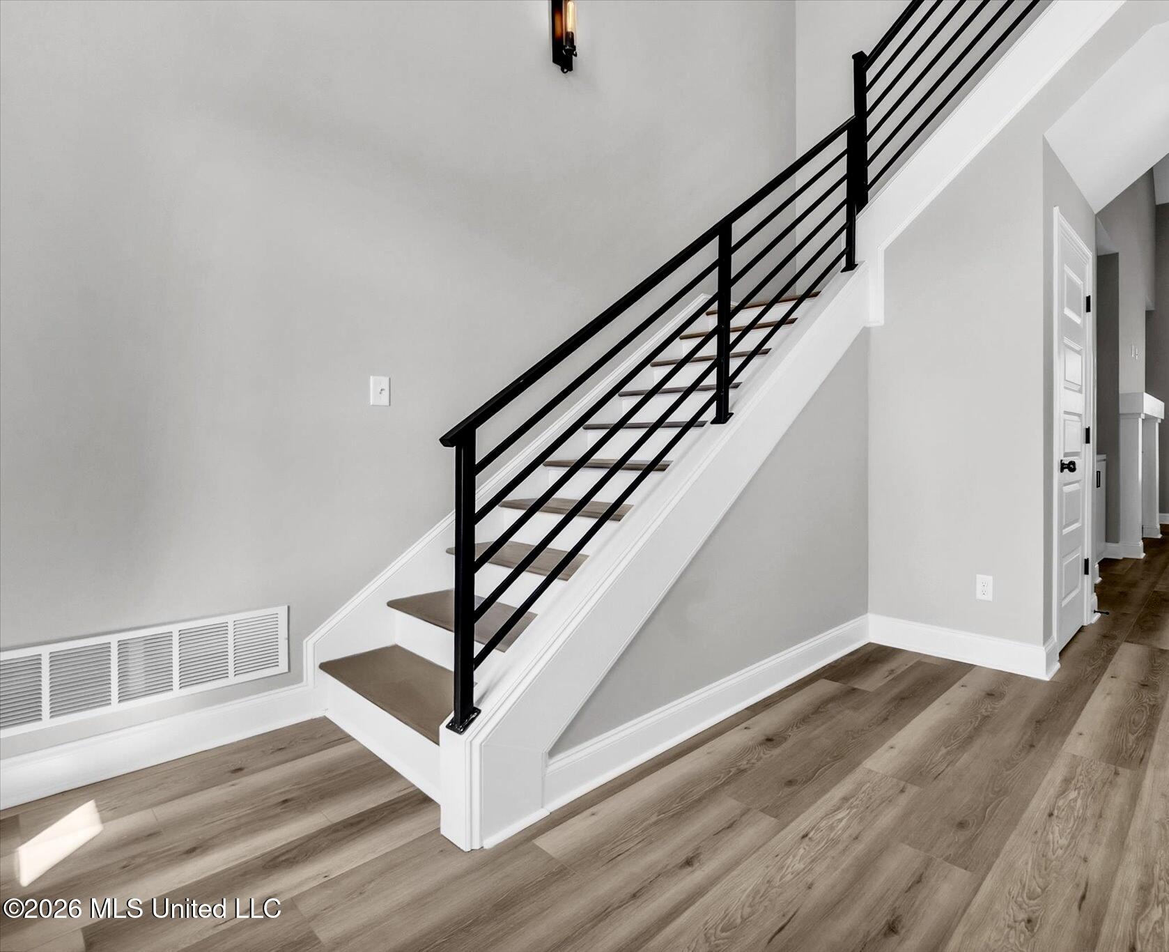 8593 Gwin Hollow Drive Property Photo 6