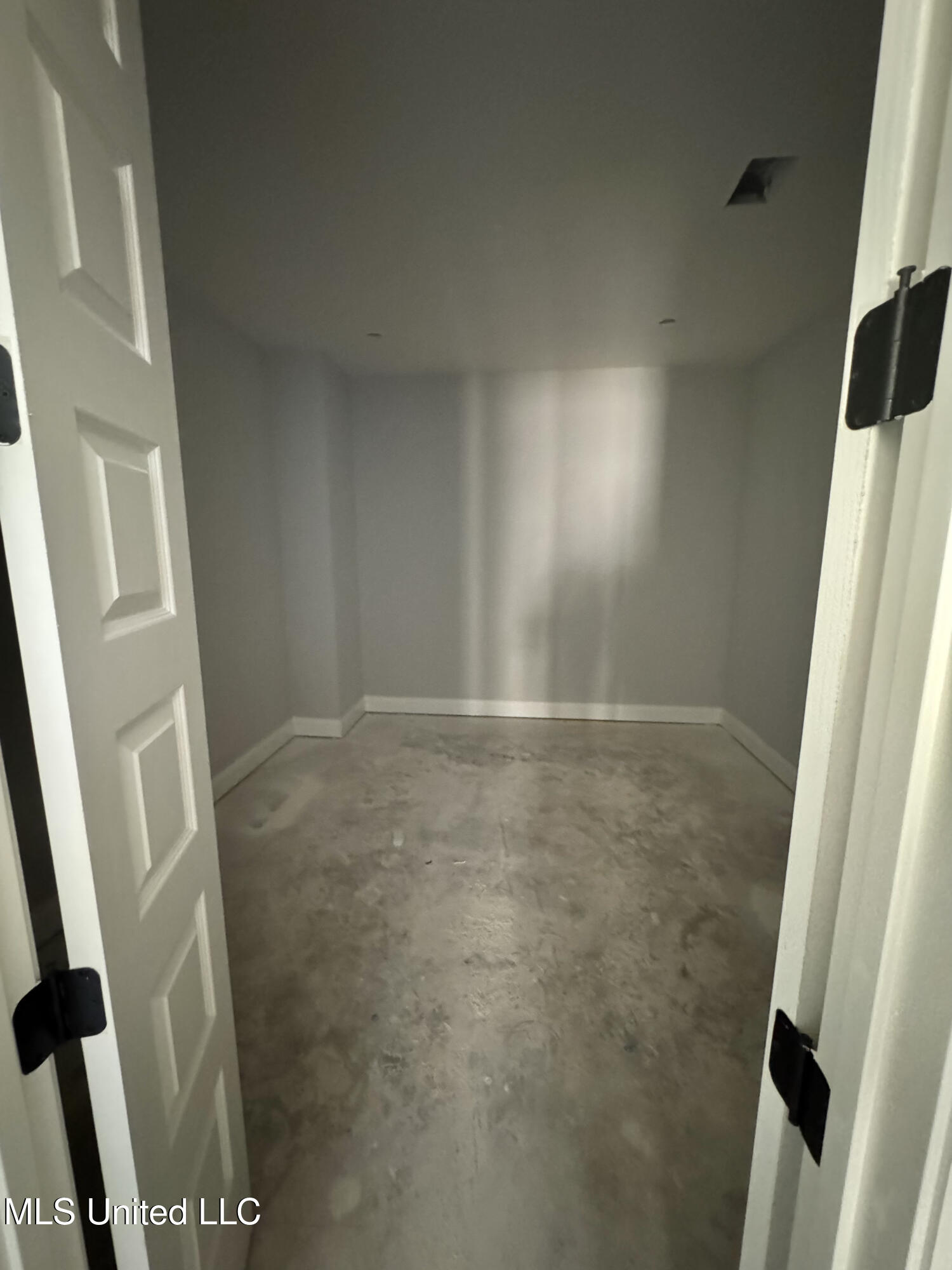 8593 Gwin Hollow Drive Property Photo 15