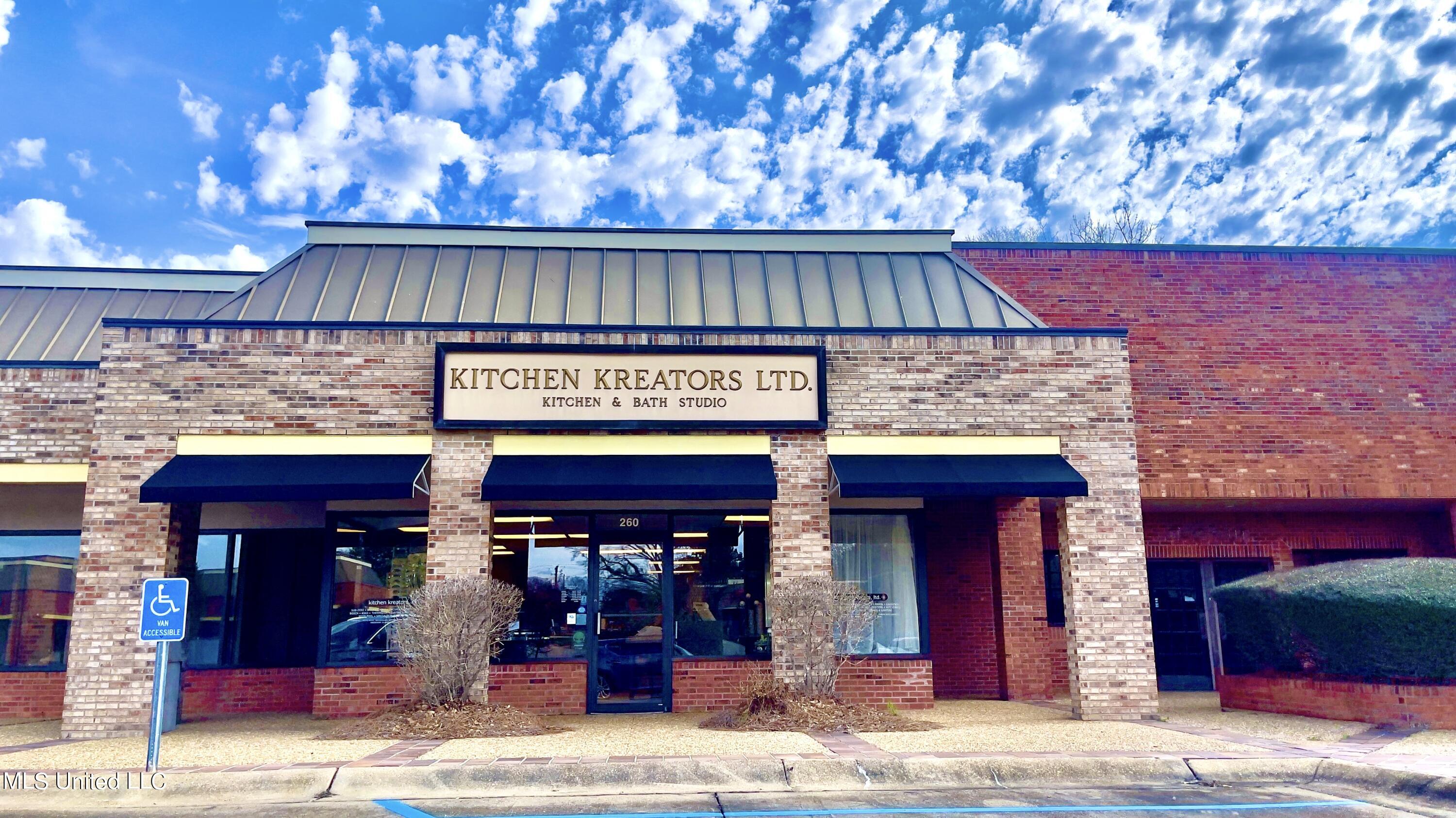 1625 E County Line Road Property Photo 4