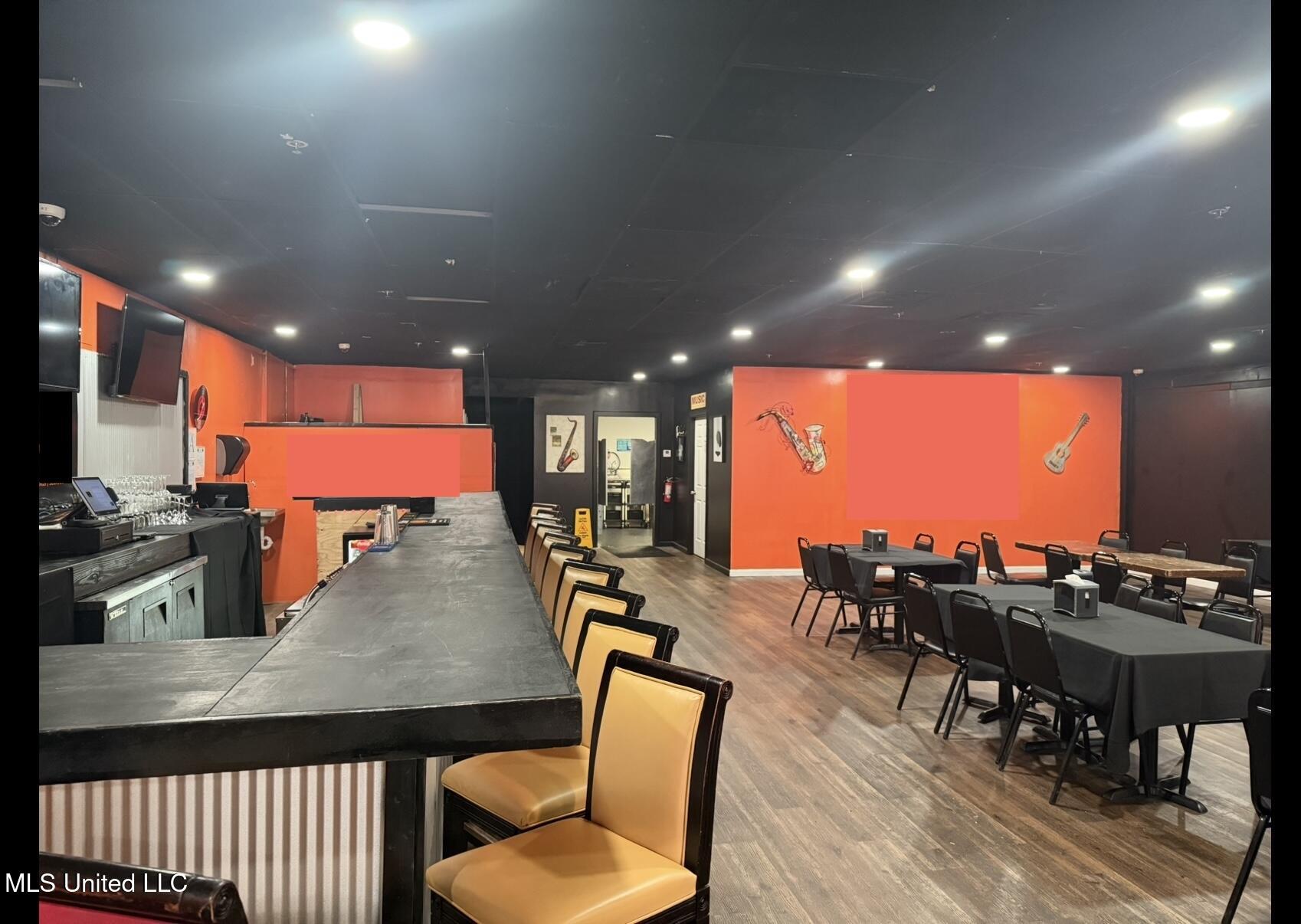 1625 E County Line Road Property Photo 6