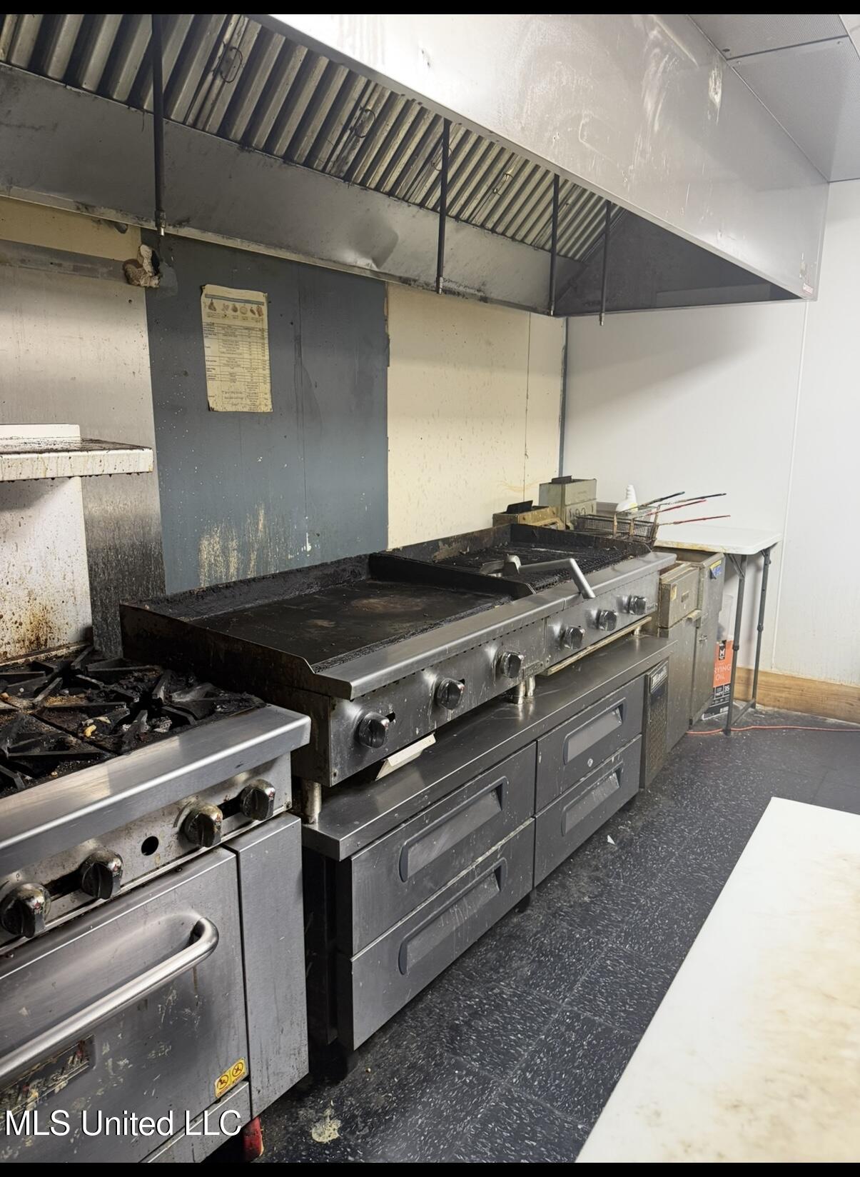 1625 E County Line Road Property Photo 7