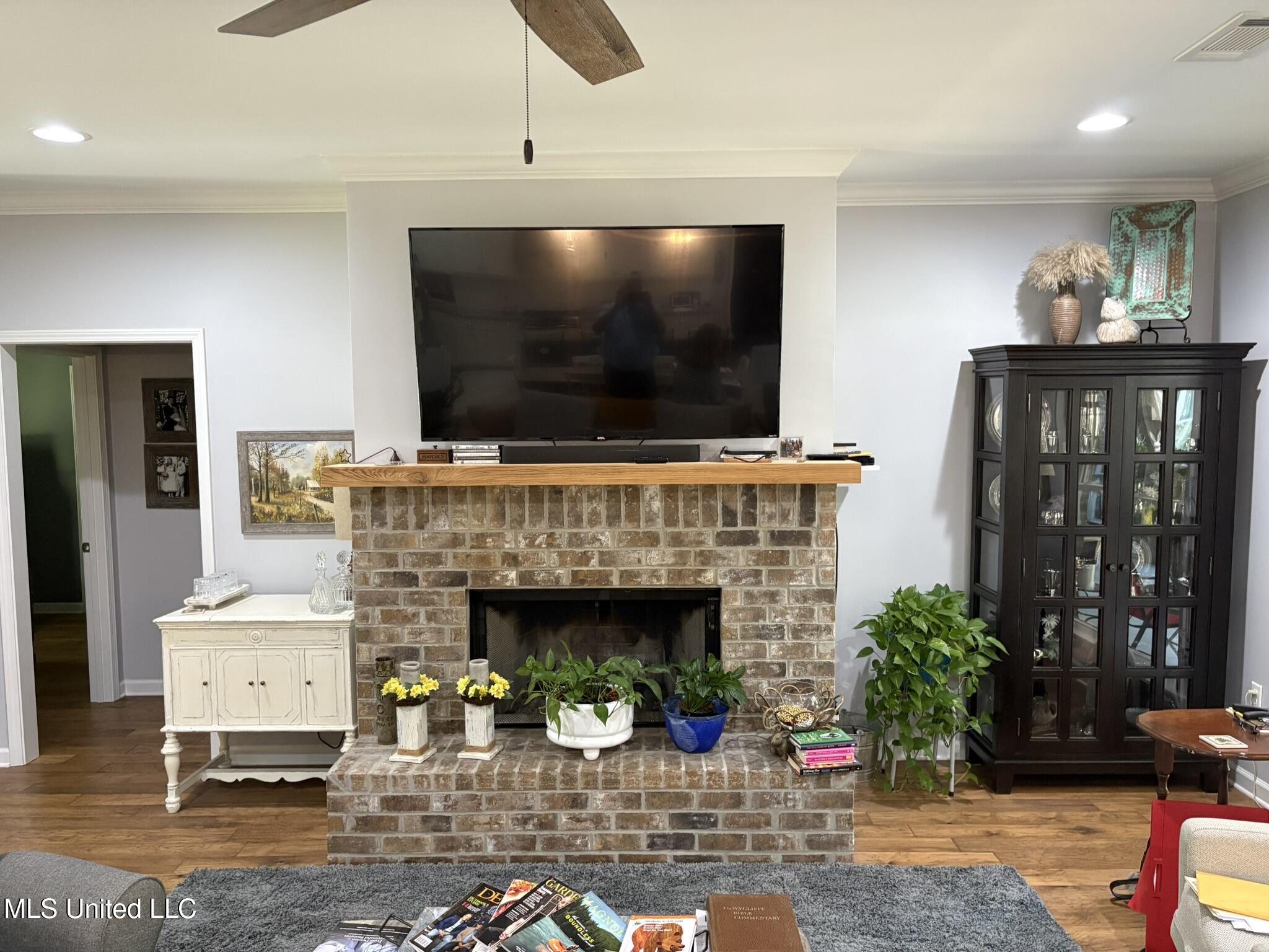 333 Paul White Road Property Photo 5